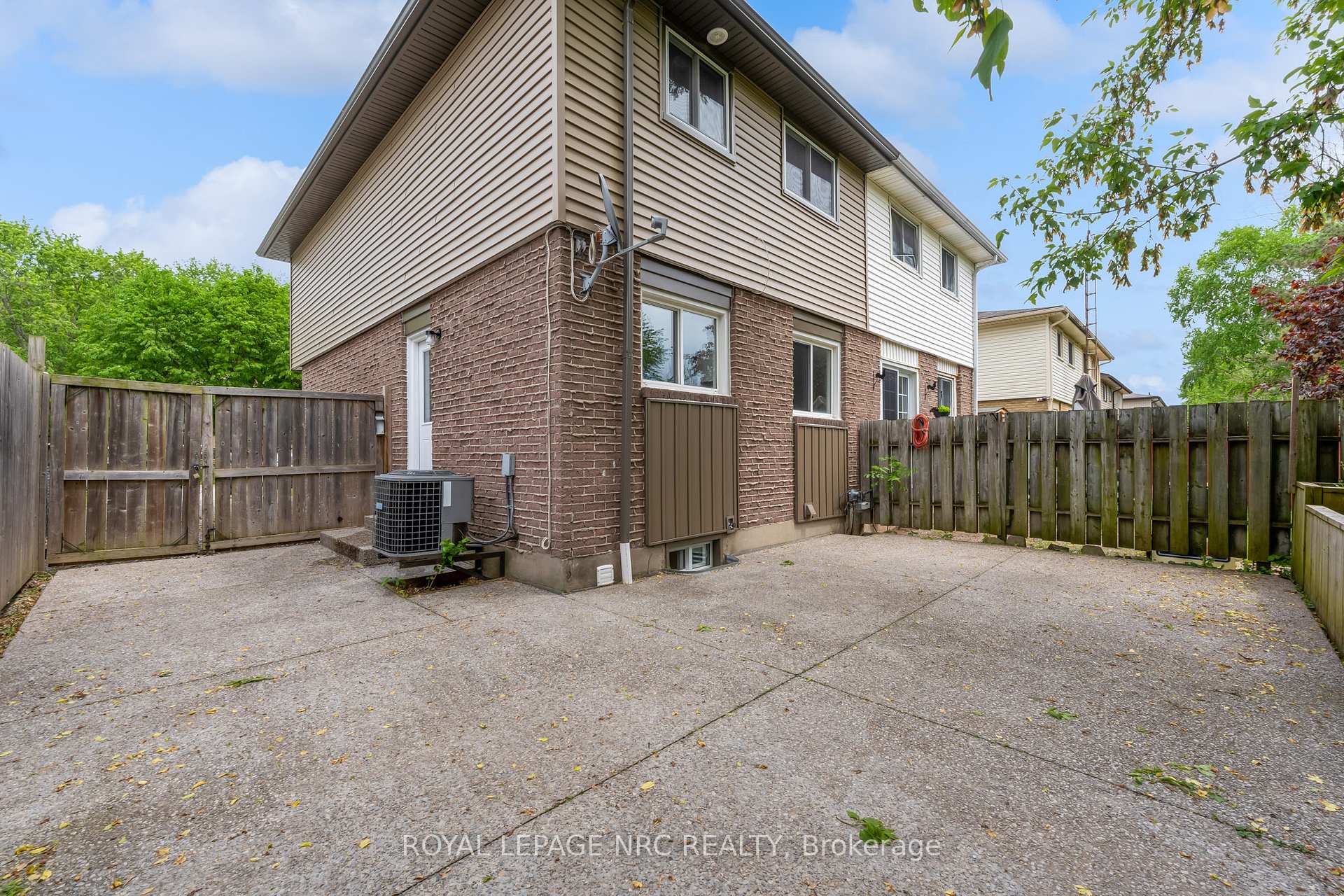 64 Silvan Drive, Welland — photo 5 of 5