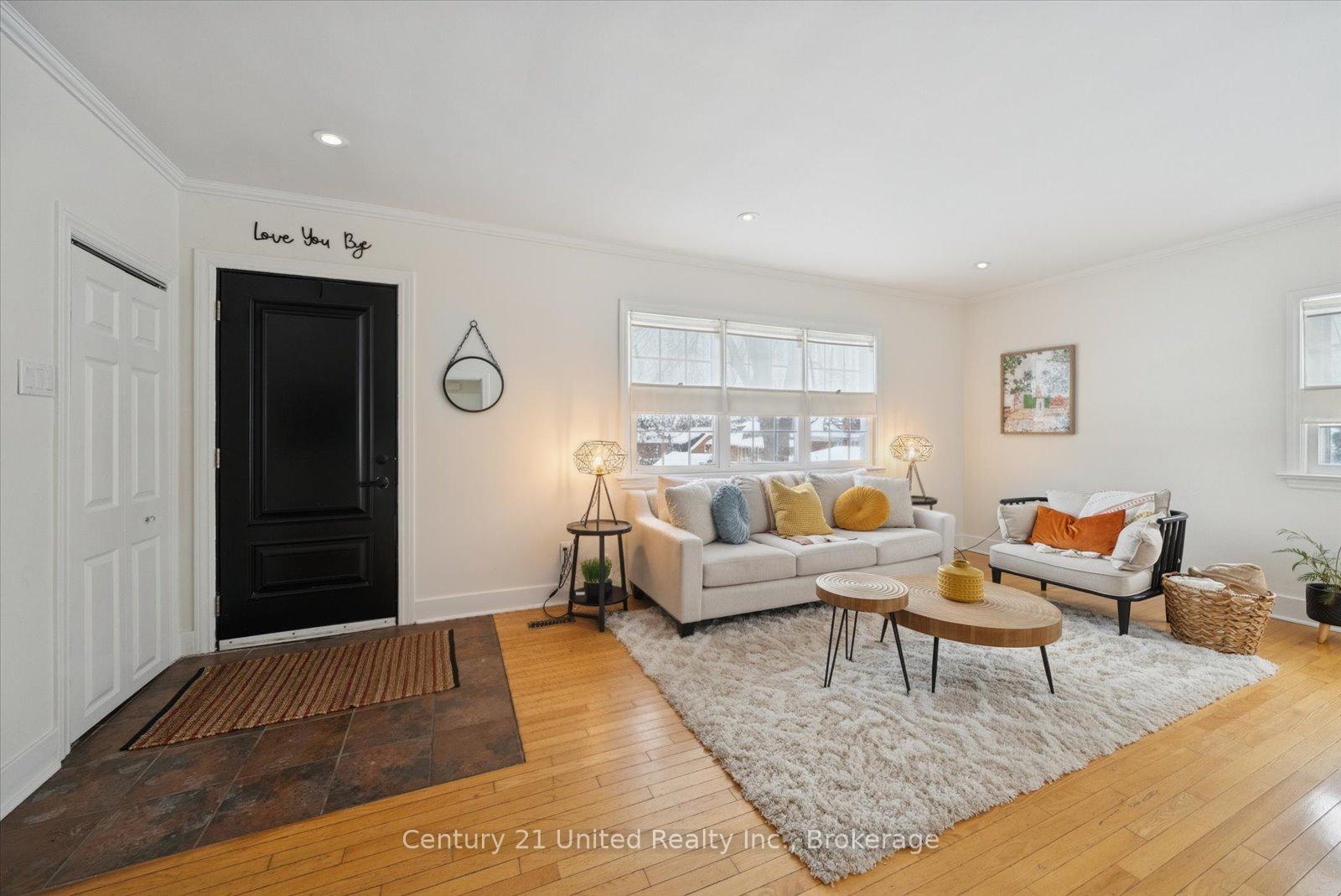 375 Albertus Avenue, Peterborough — photo 3 of 5