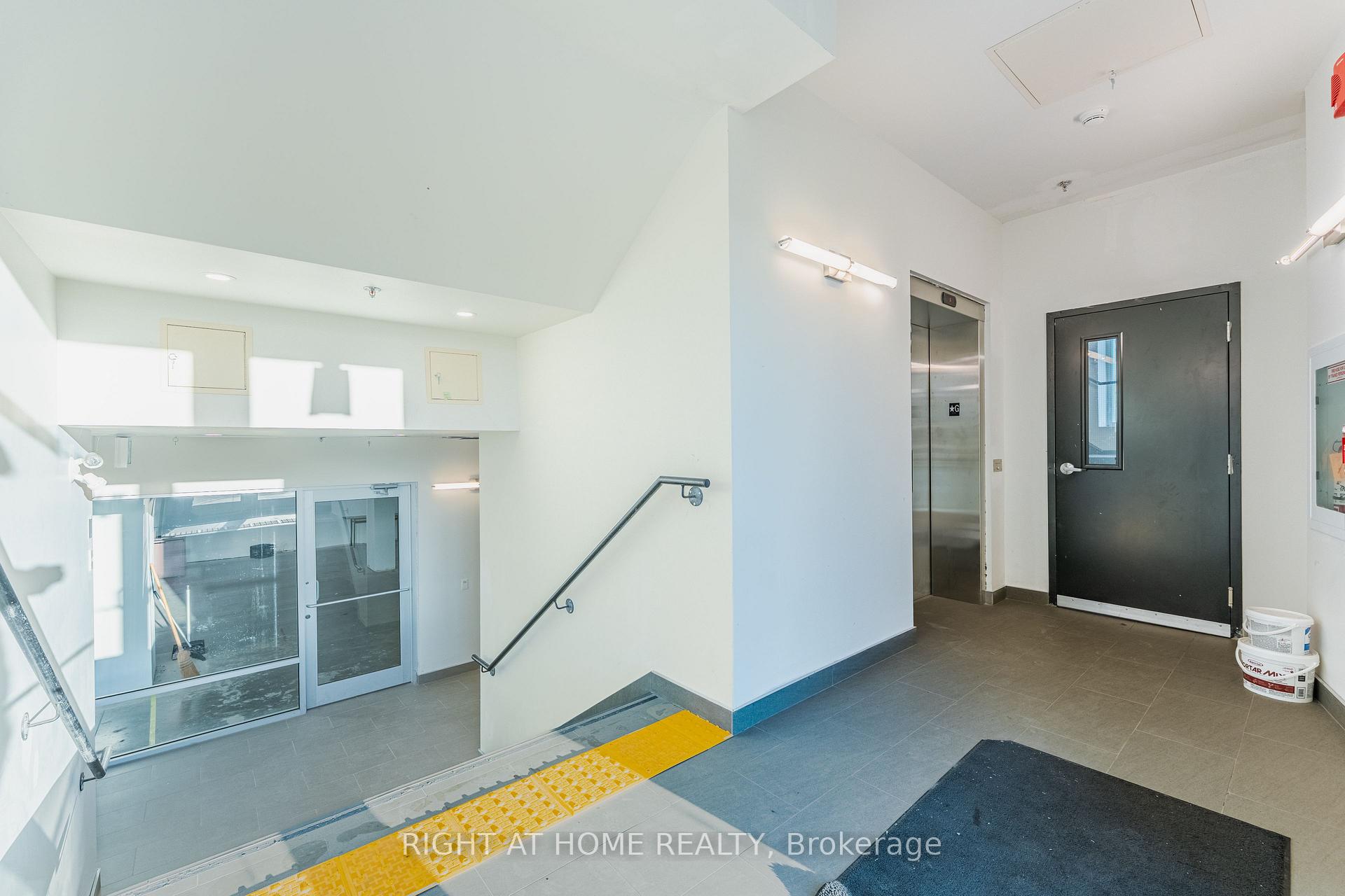 1637 BANK Street 101, Hunt Club - South Keys and Area — photo 5 of 5
