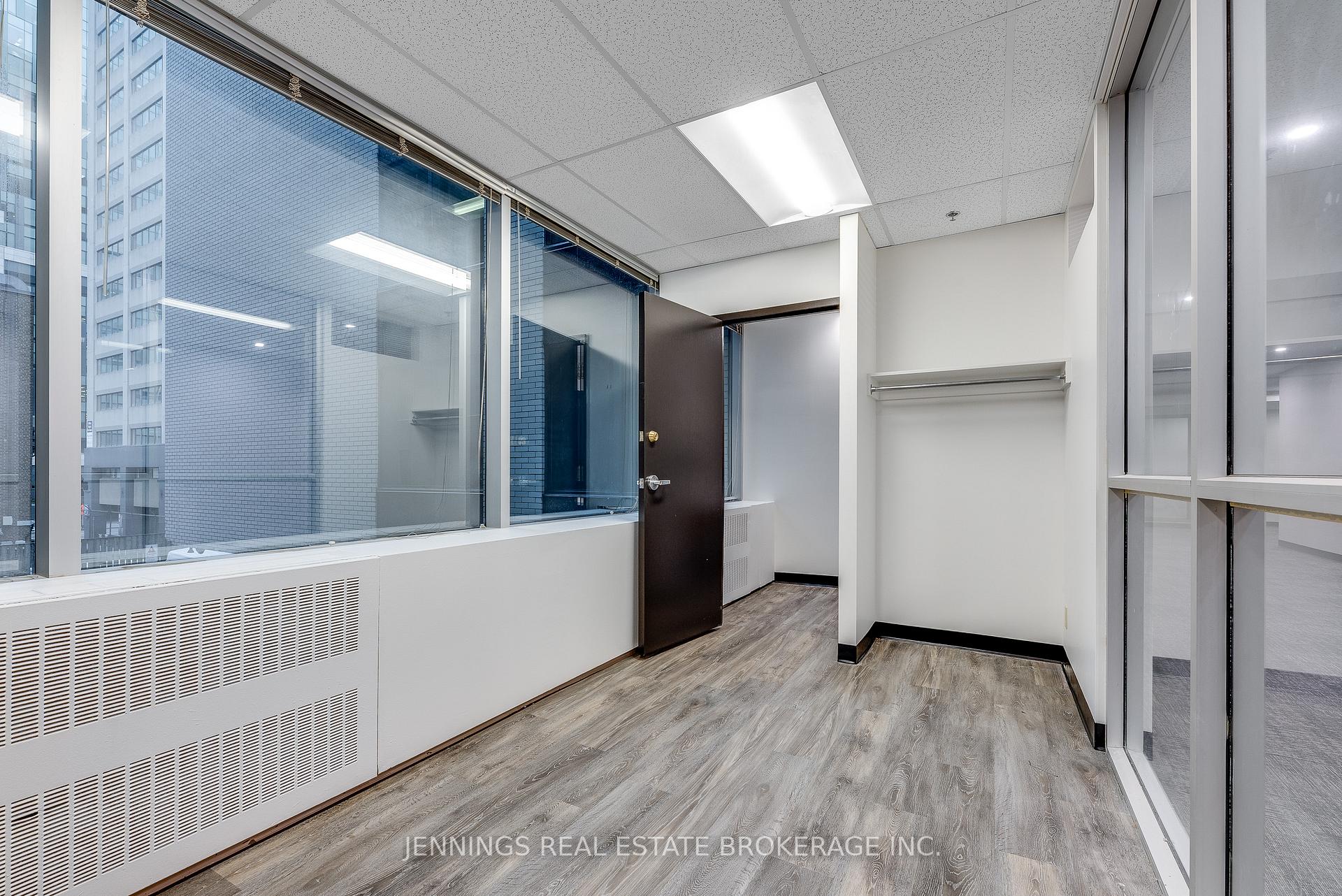 141 Laurier Avenue W 202, Ottawa Centre — photo 3 of 5