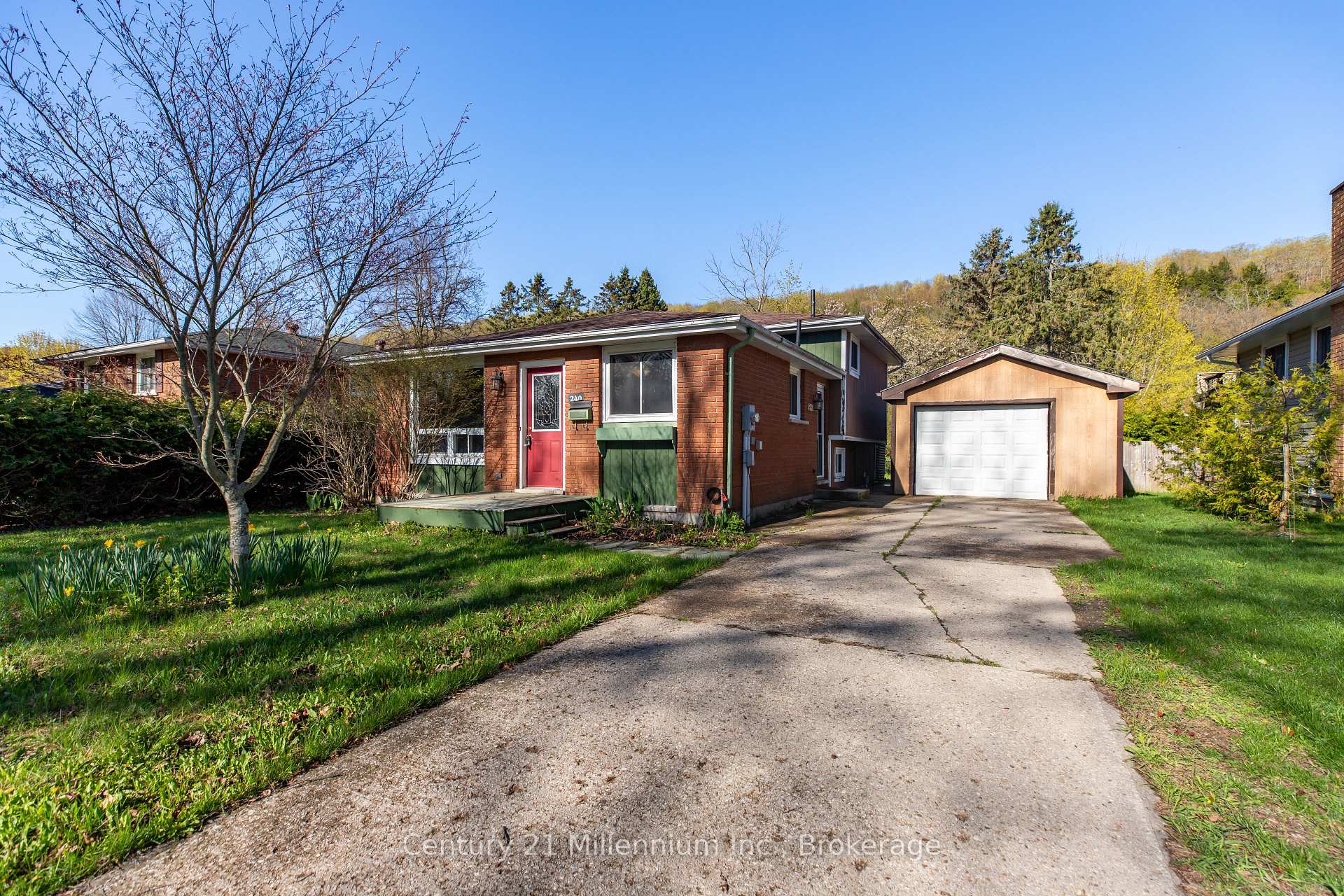 240 5th A Avenue W, Owen Sound, ON N4K 6G4 — Owen Sound, Ontario