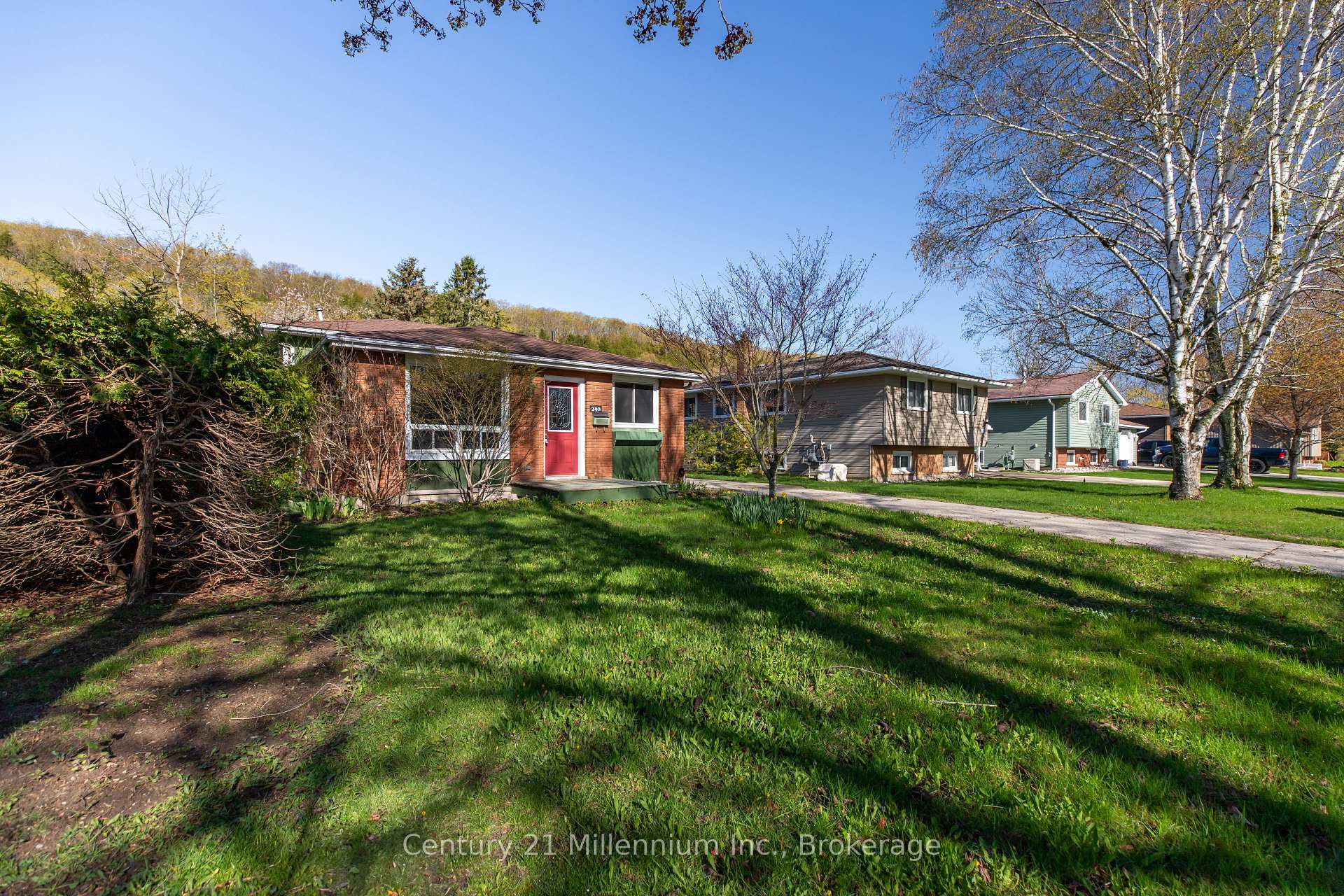 240 5th A Avenue W, Owen Sound — photo 3 of 5