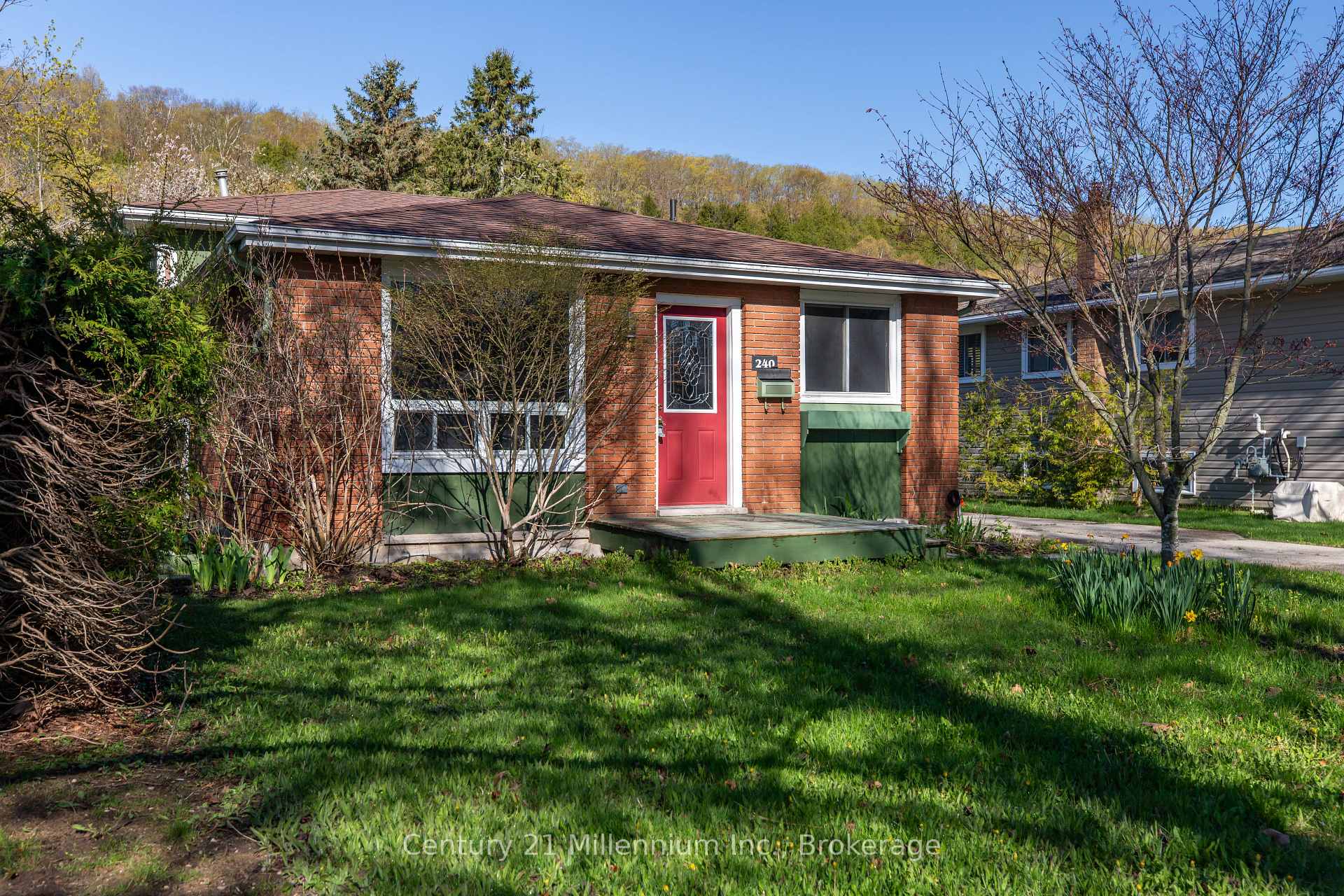 240 5th A Avenue W, Owen Sound — photo 4 of 5