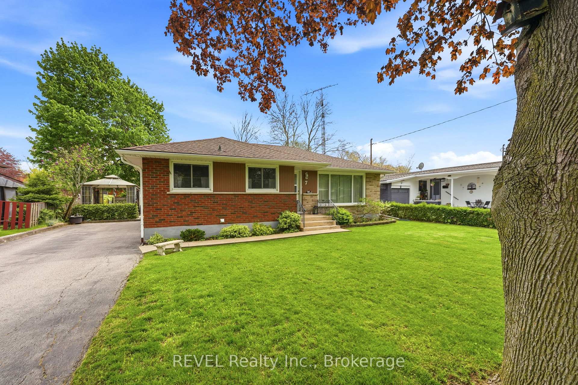7 Brucedale Avenue, St. Catharines — photo 3 of 5