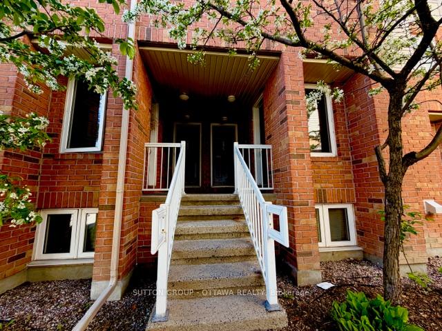 115 Tall Pines Private, South of Baseline to Knoxdale, ON K2H 1H1 — South of Baseline to Knoxdale, Ontario