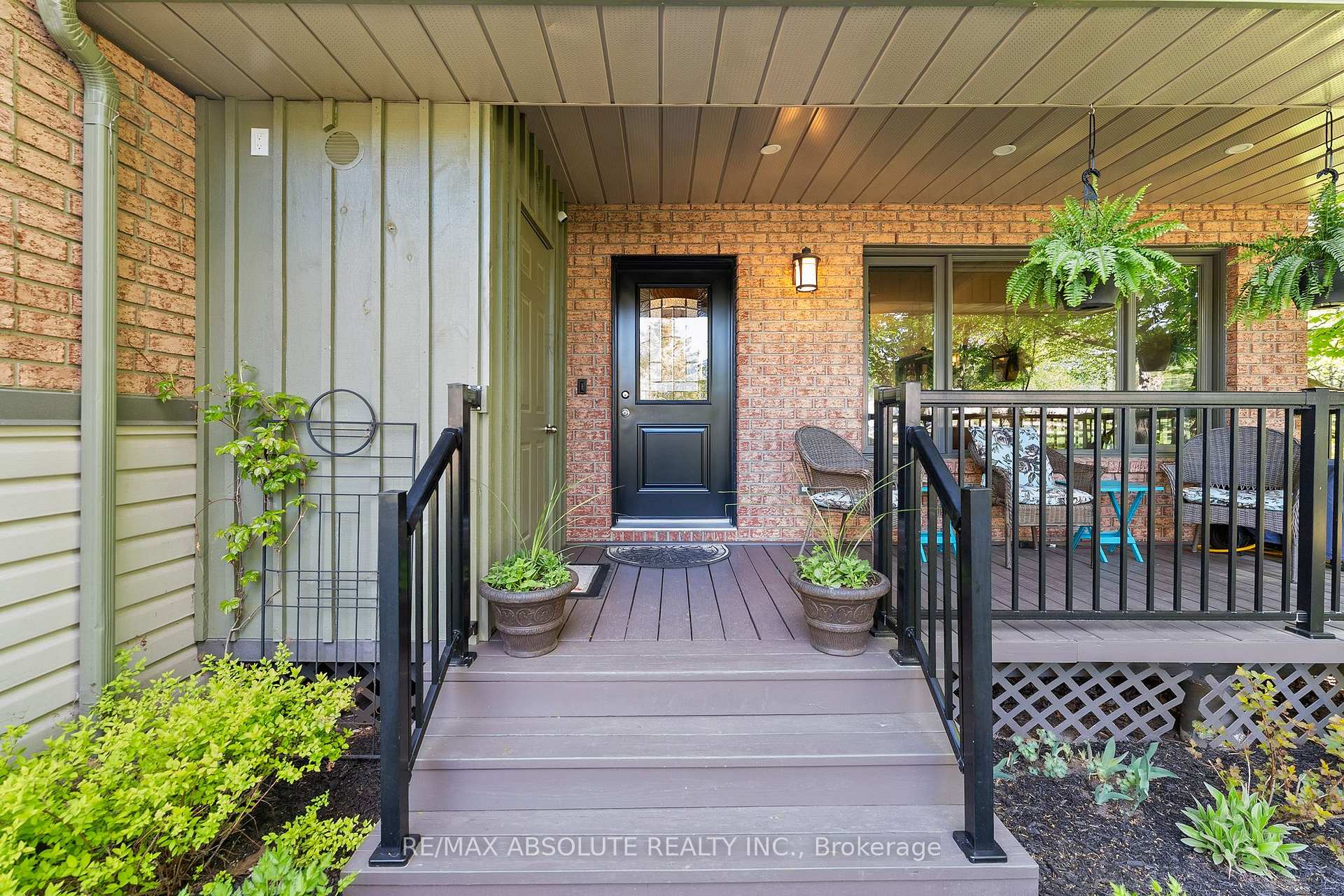 864 Centre Street, McNab/Braeside — photo 2 of 5