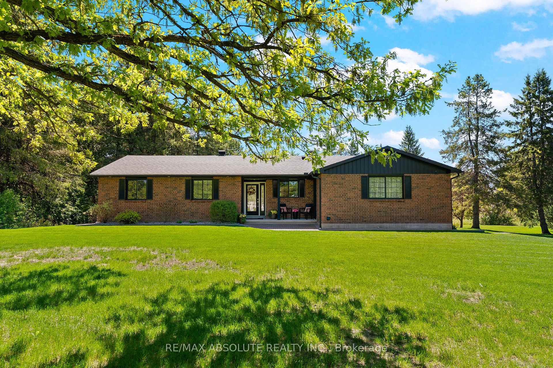 131 Burns Drive, McNab/Braeside, ON K0A 1G0 — McNab/Braeside, Ontario