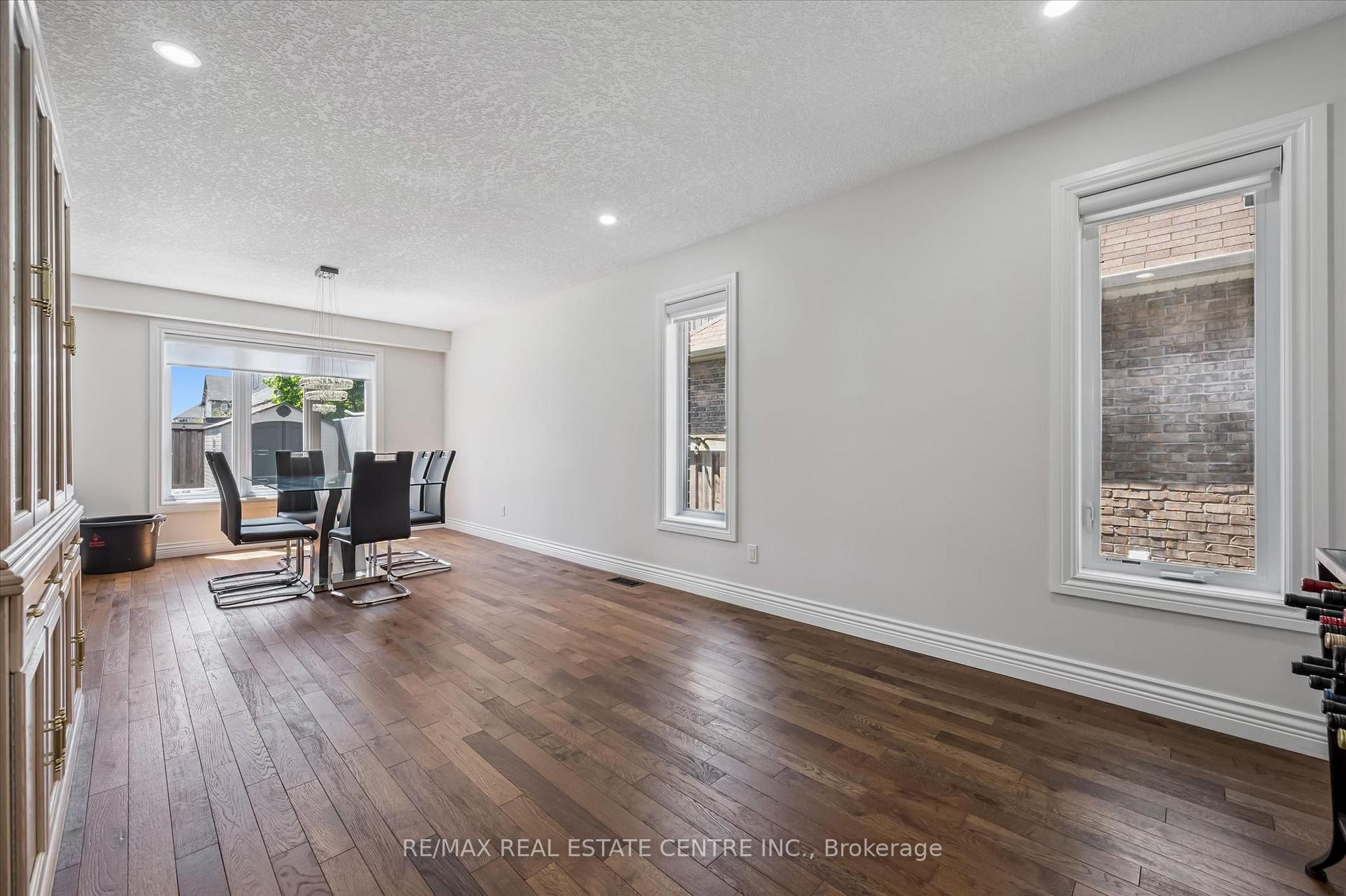 114 Isaac Shantz Drive, Wilmot — photo 4 of 5