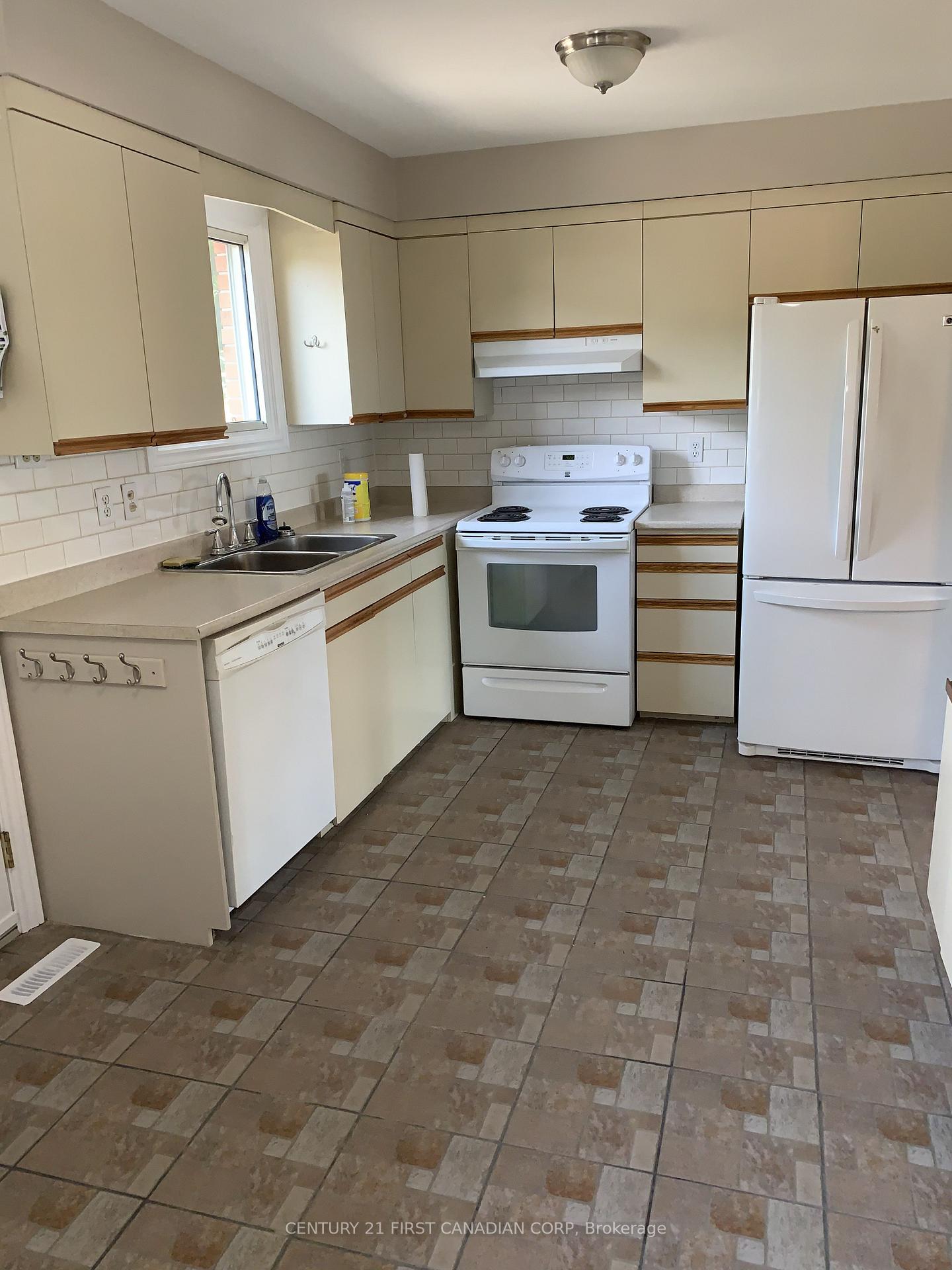 51 Sholto Drive 54, London South — photo 4 of 5