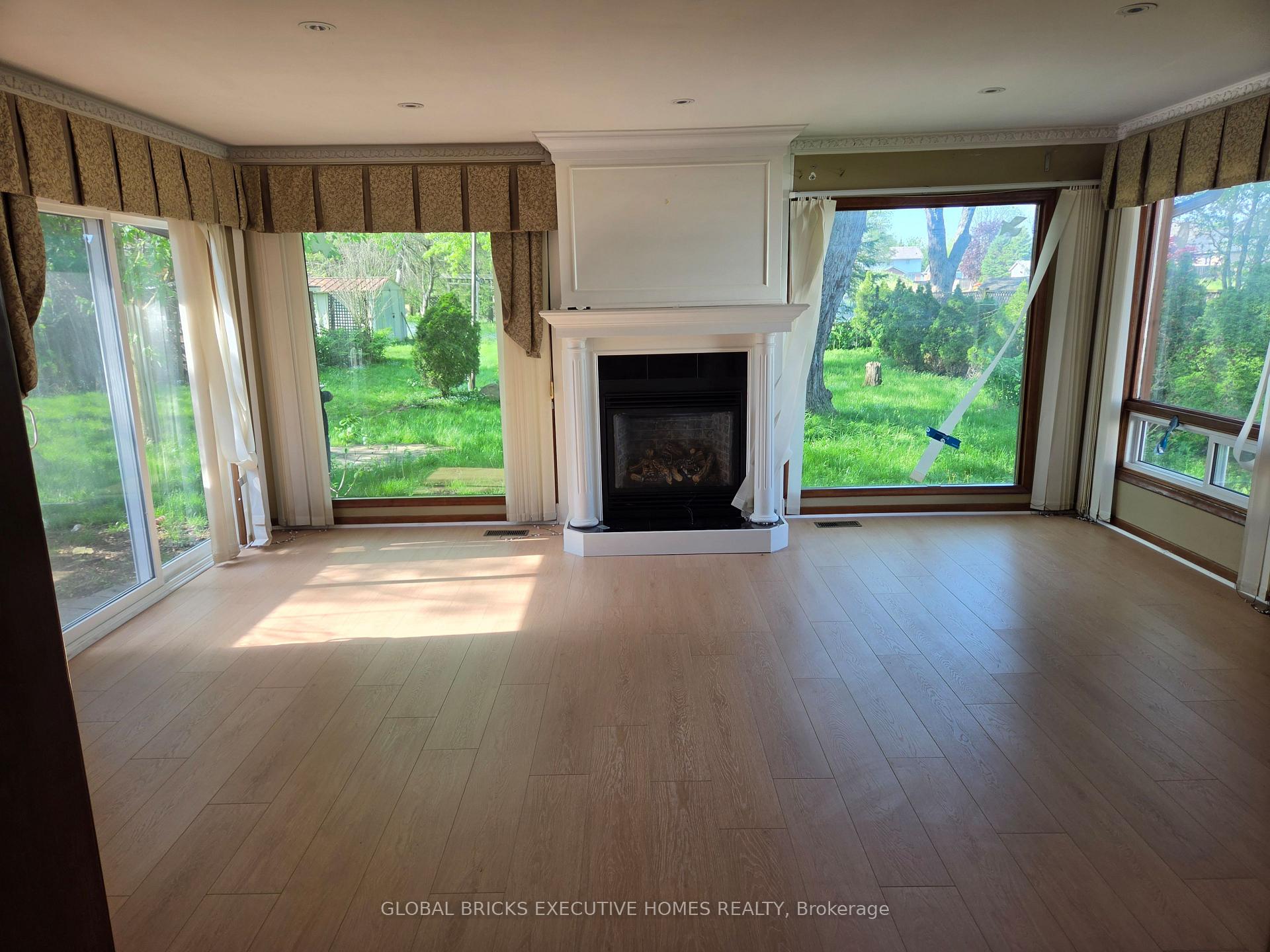 522 Woodlawn Road, Welland — photo 2 of 5