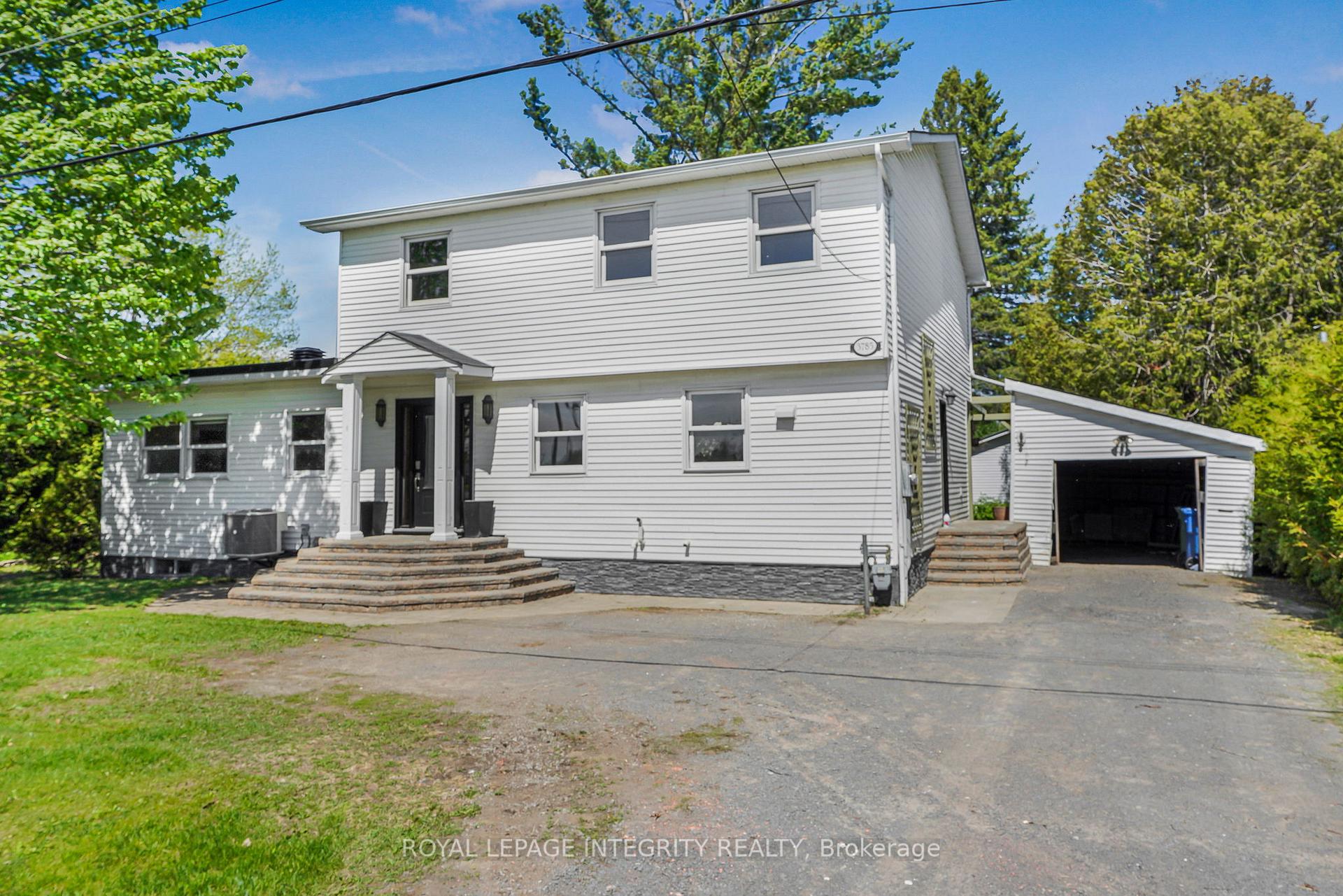 3785 Rue Cartier Street, Clarence-Rockland — photo 2 of 5