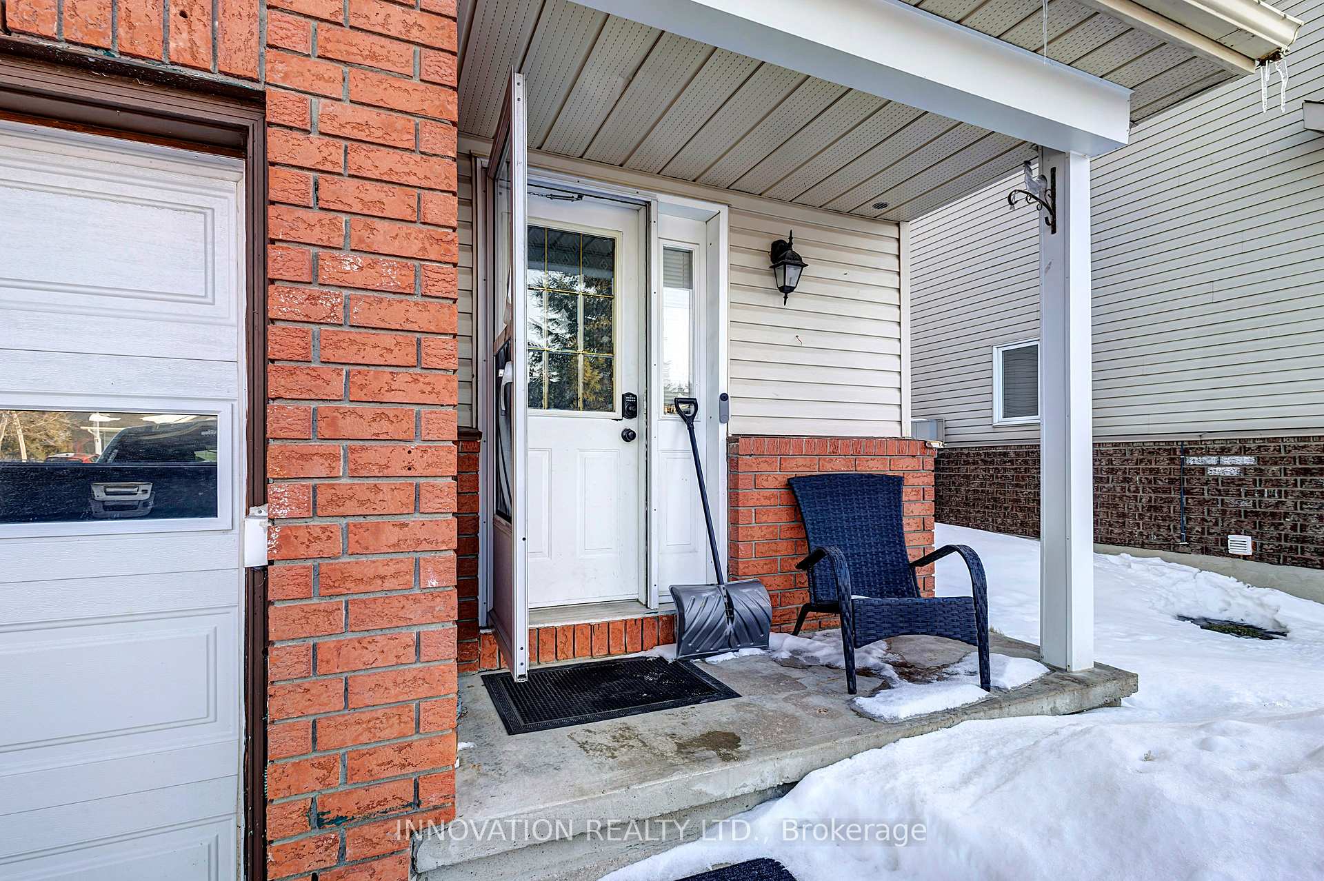 330 Fairbrooke Court, Arnprior — photo 2 of 5