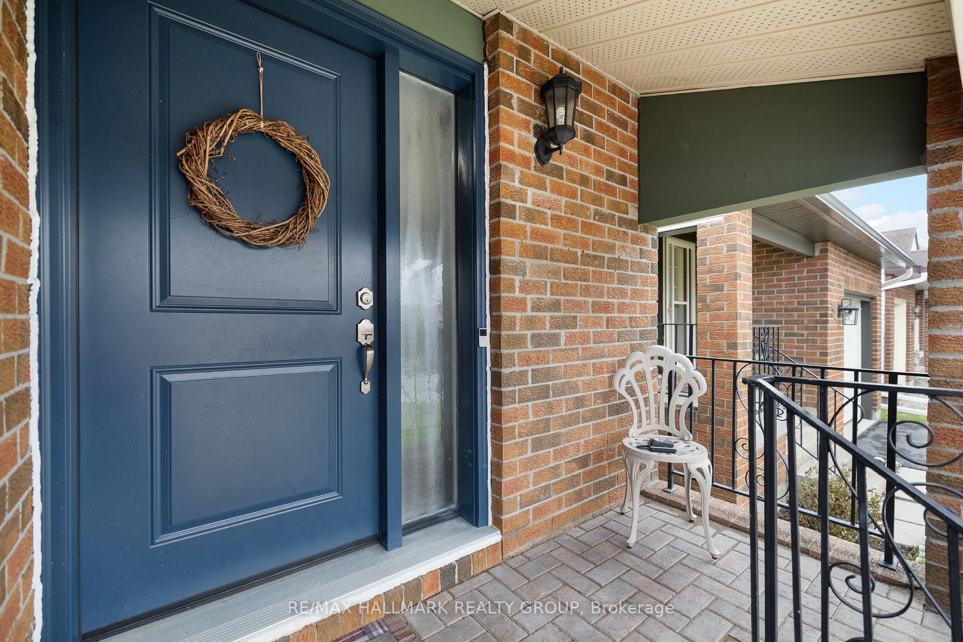 54 Fireside Crescent, Hunt Club - South Keys and Area — photo 2 of 5