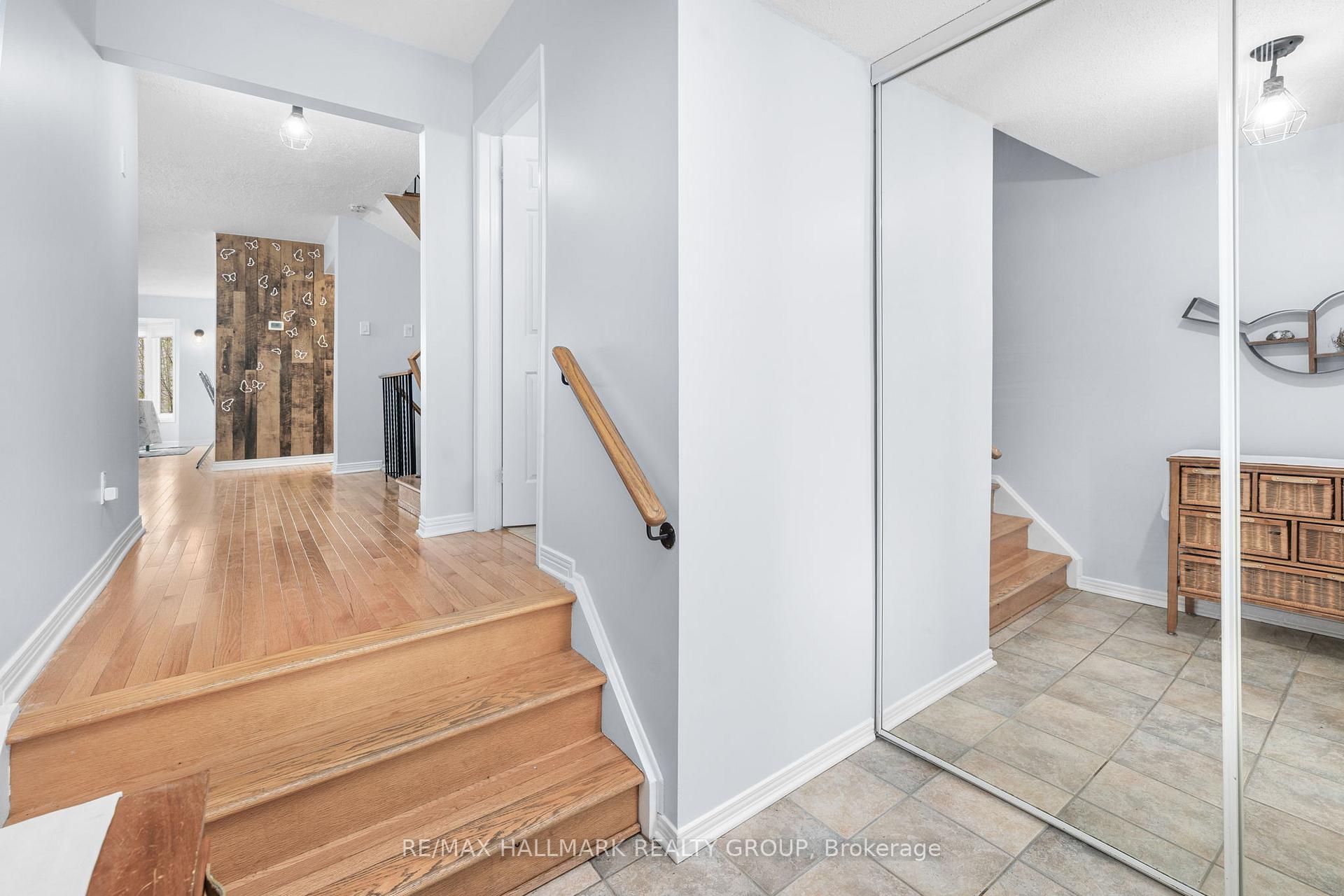 54 Fireside Crescent, Hunt Club - South Keys and Area — photo 4 of 5