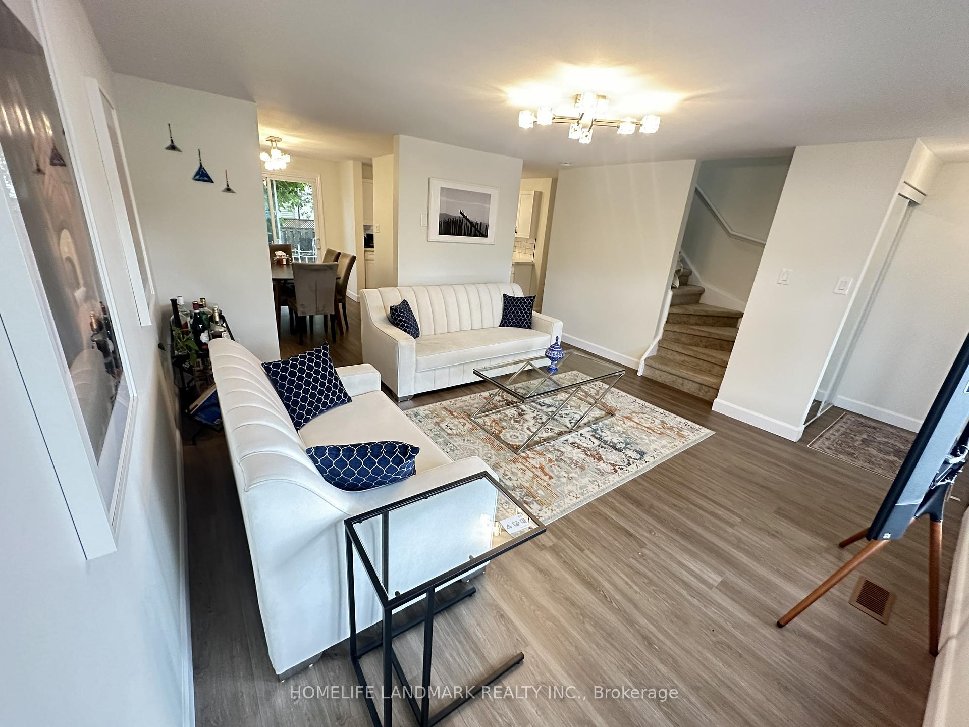 754 Parkview Crescent, Cambridge — photo 2 of 5