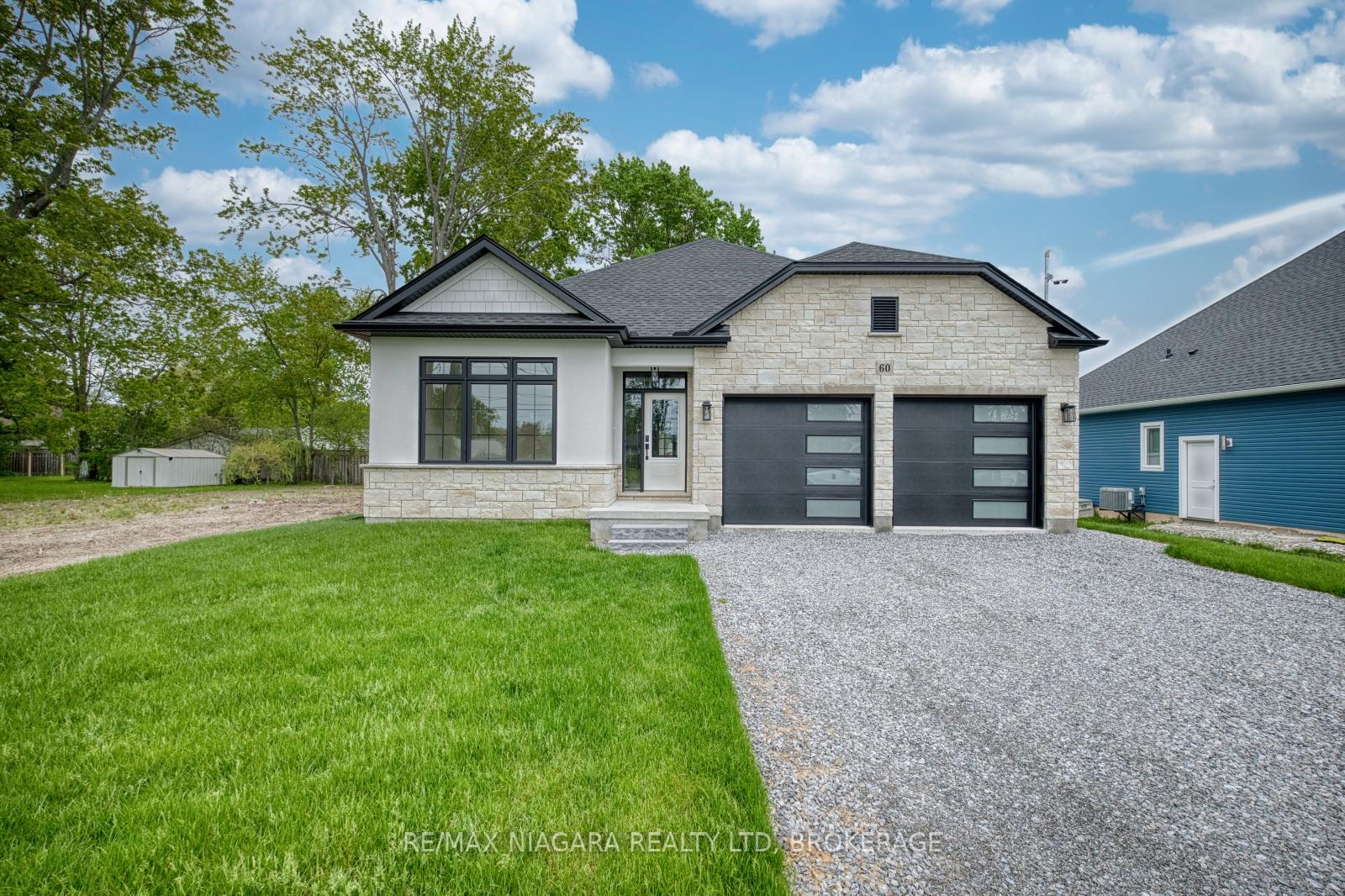 60 Pleasant Avenue N, Fort Erie — photo 2 of 5