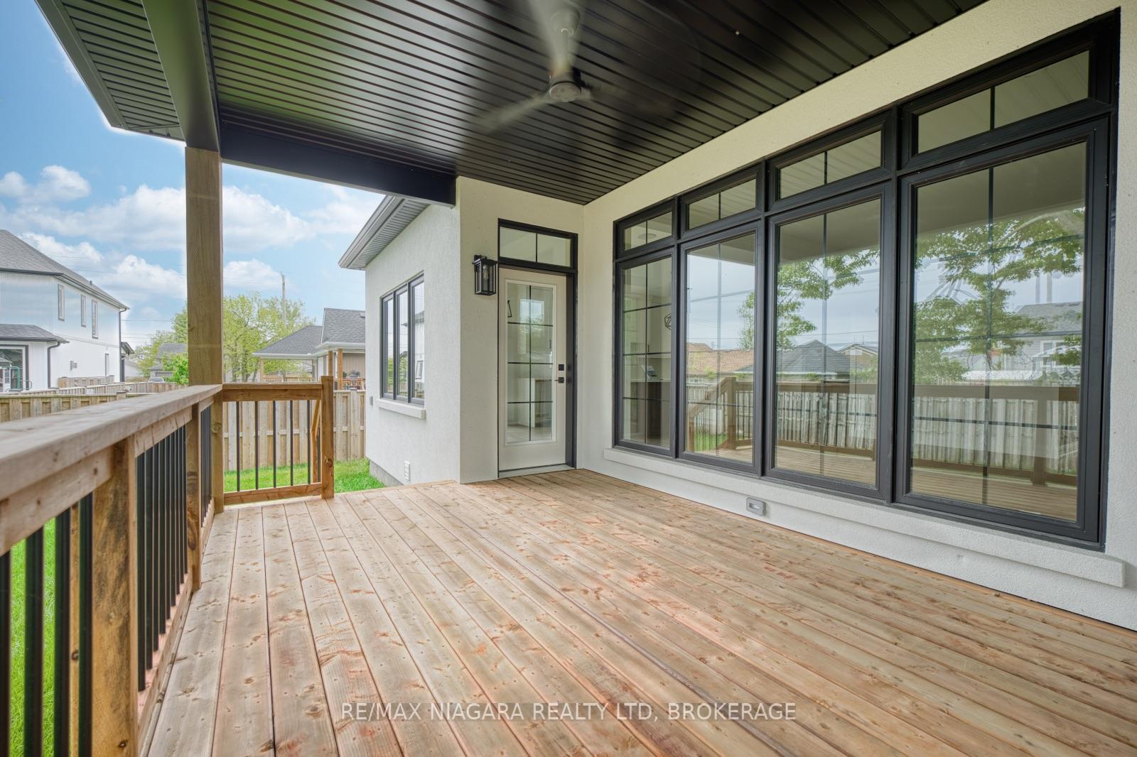 60 Pleasant Avenue N, Fort Erie — photo 4 of 5