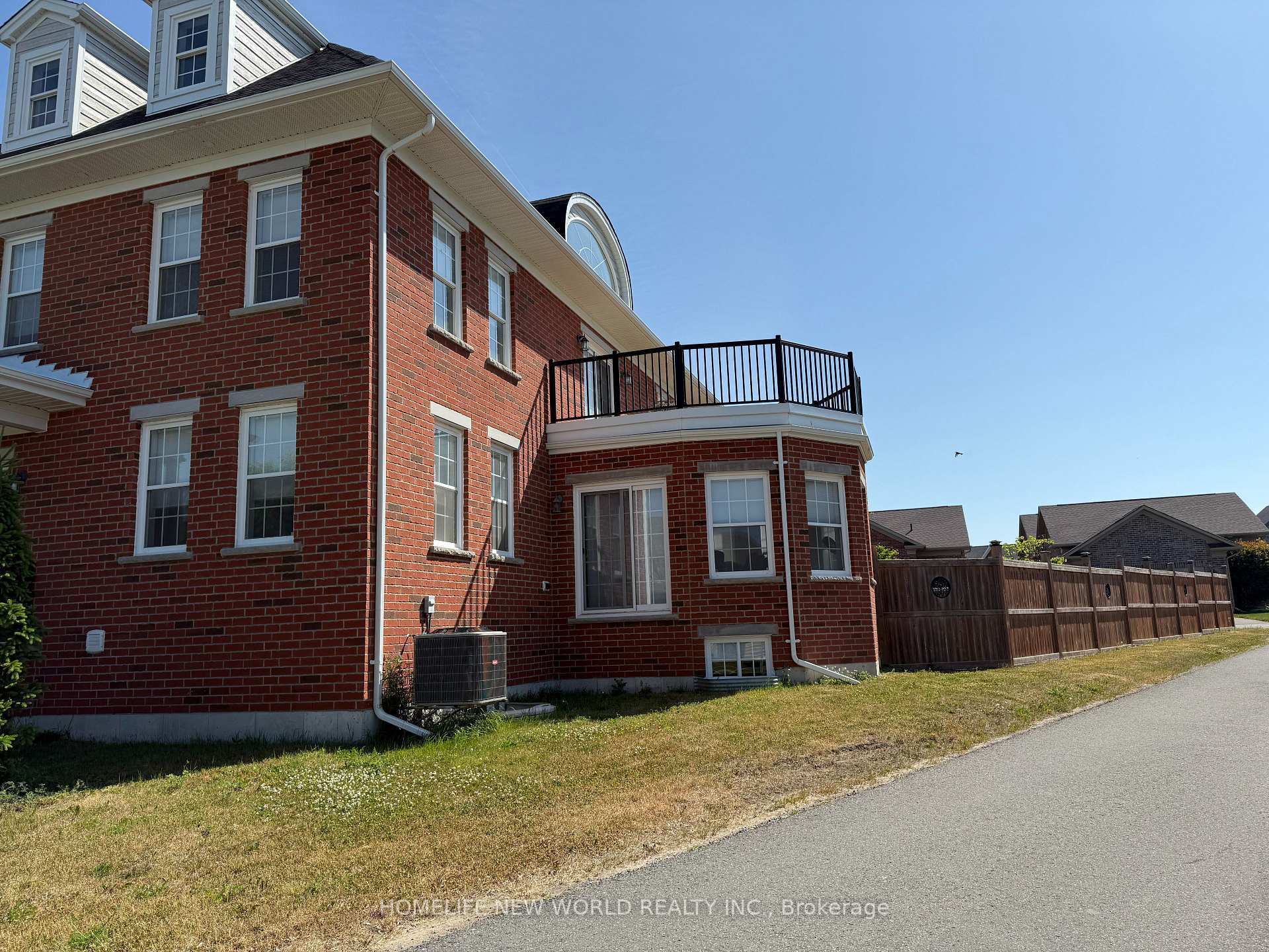 724 James Sweetman Avenue, Cobourg — photo 4 of 5