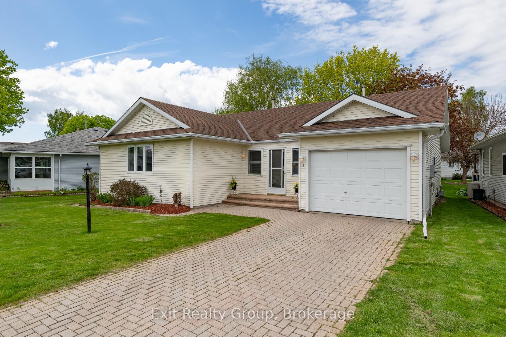 7 Cretney Drive, Prince Edward County — photo 2 of 5