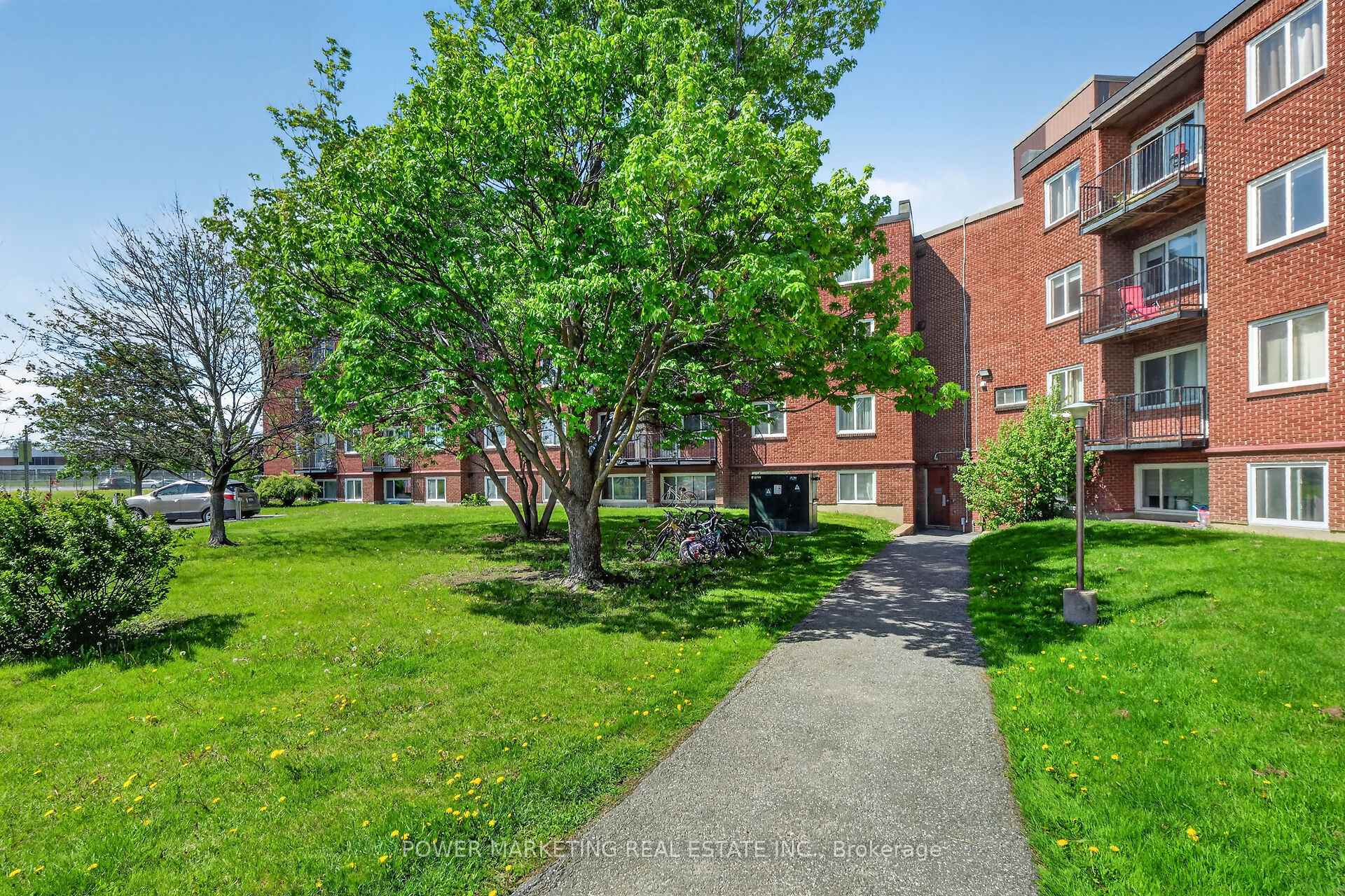 2044 ARROWSMITH Drive 303A, Beacon Hill North - South and Area — photo 4 of 5