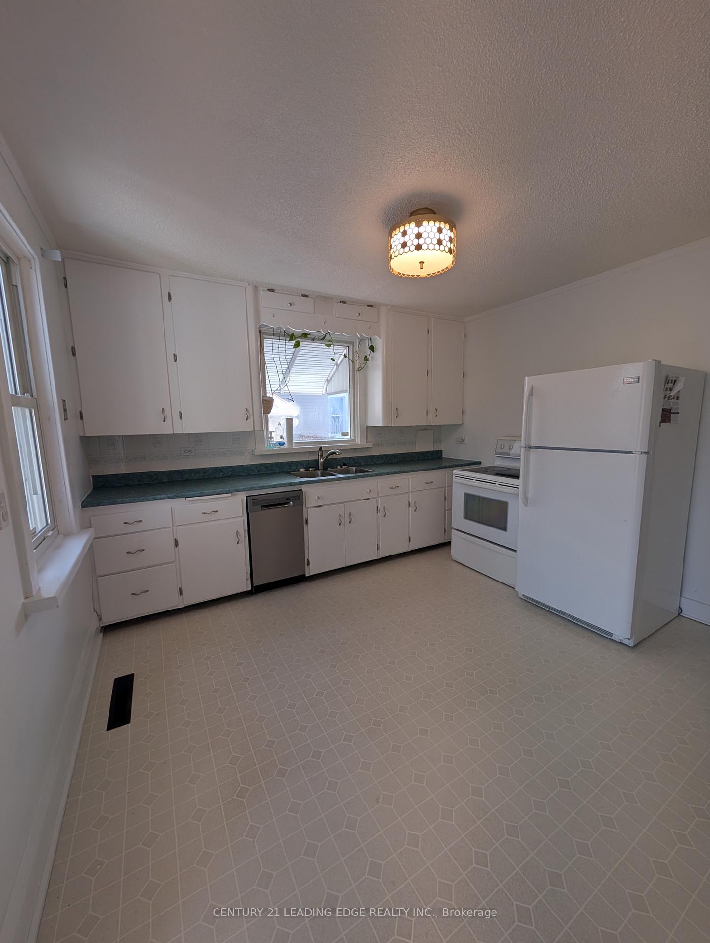 44 Macdonald Street S, Arnprior — photo 4 of 5