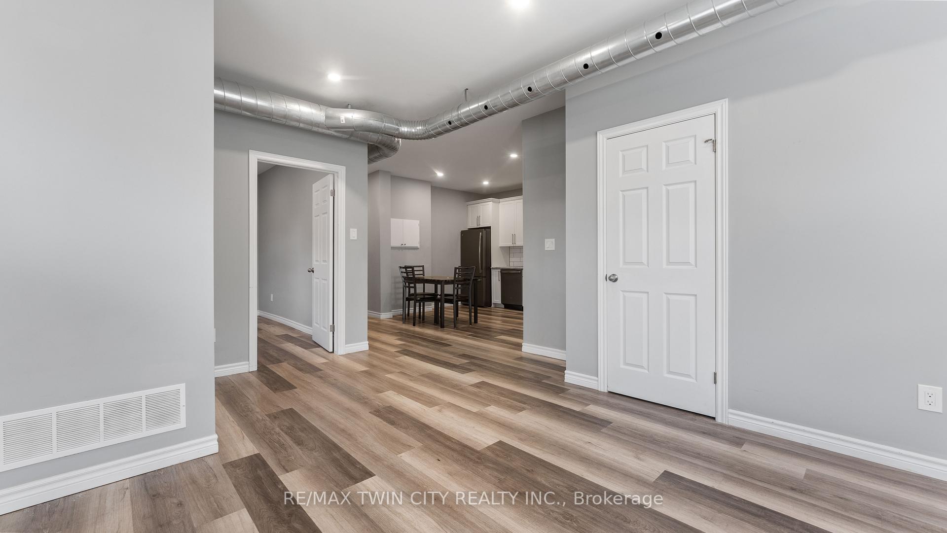 140 N Superior Street N, Brantford — photo 2 of 5