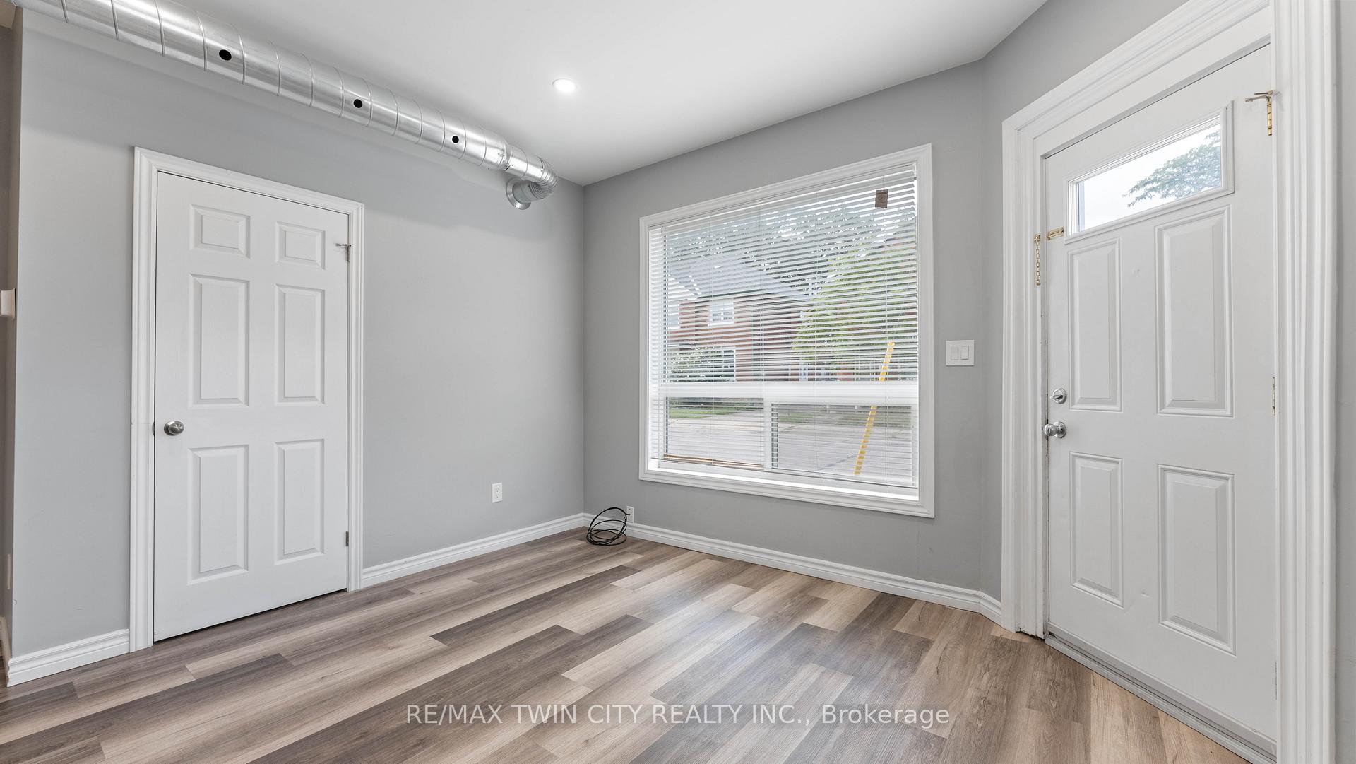 140 N Superior Street N, Brantford — photo 3 of 5