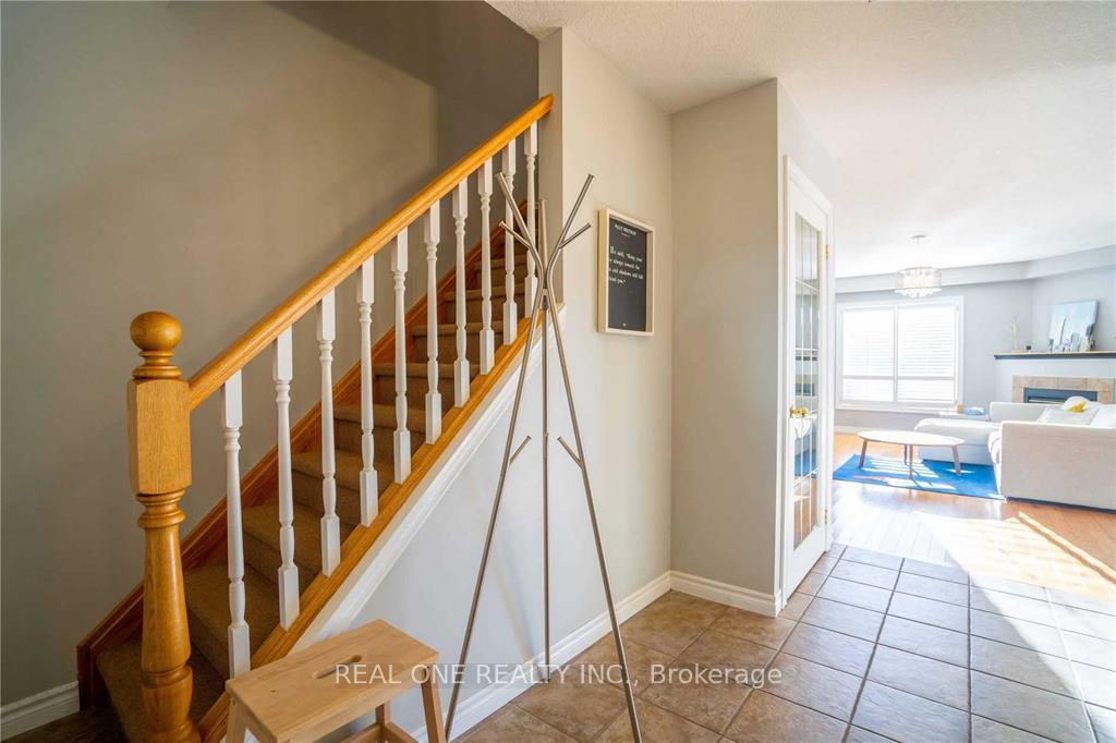 499 Mariner Drive, Waterloo — photo 2 of 5