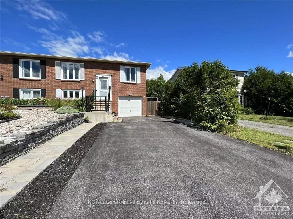 61 ELVASTON Avenue, South of Baseline to Knoxdale — photo 2 of 5