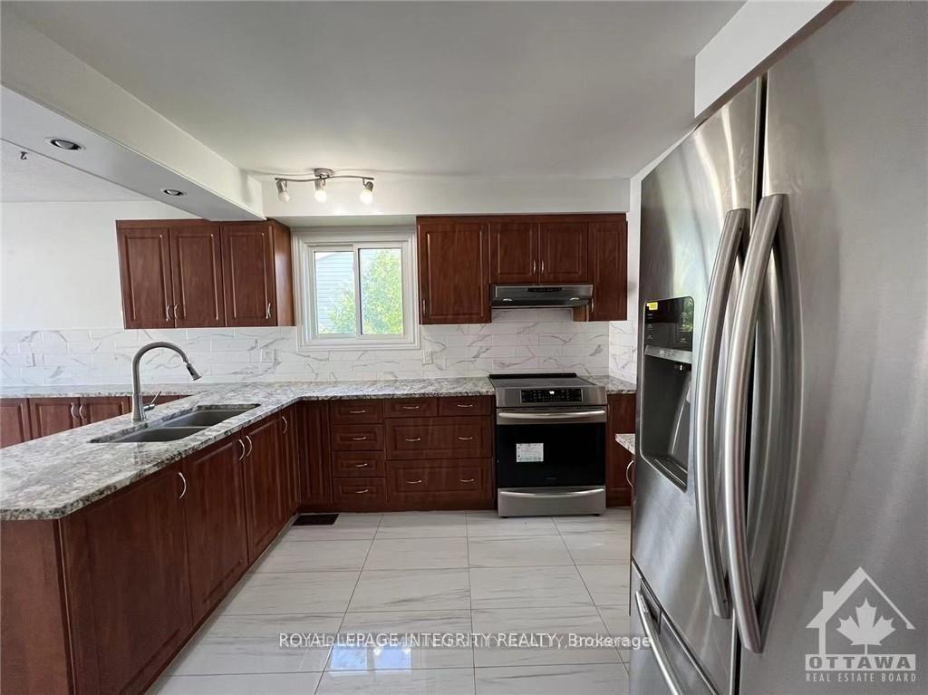61 ELVASTON Avenue, South of Baseline to Knoxdale — photo 4 of 5