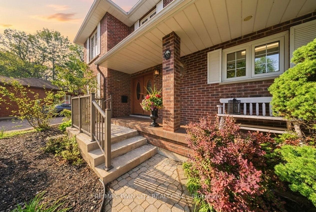 10 Riva Ridge, Brantford — photo 3 of 5