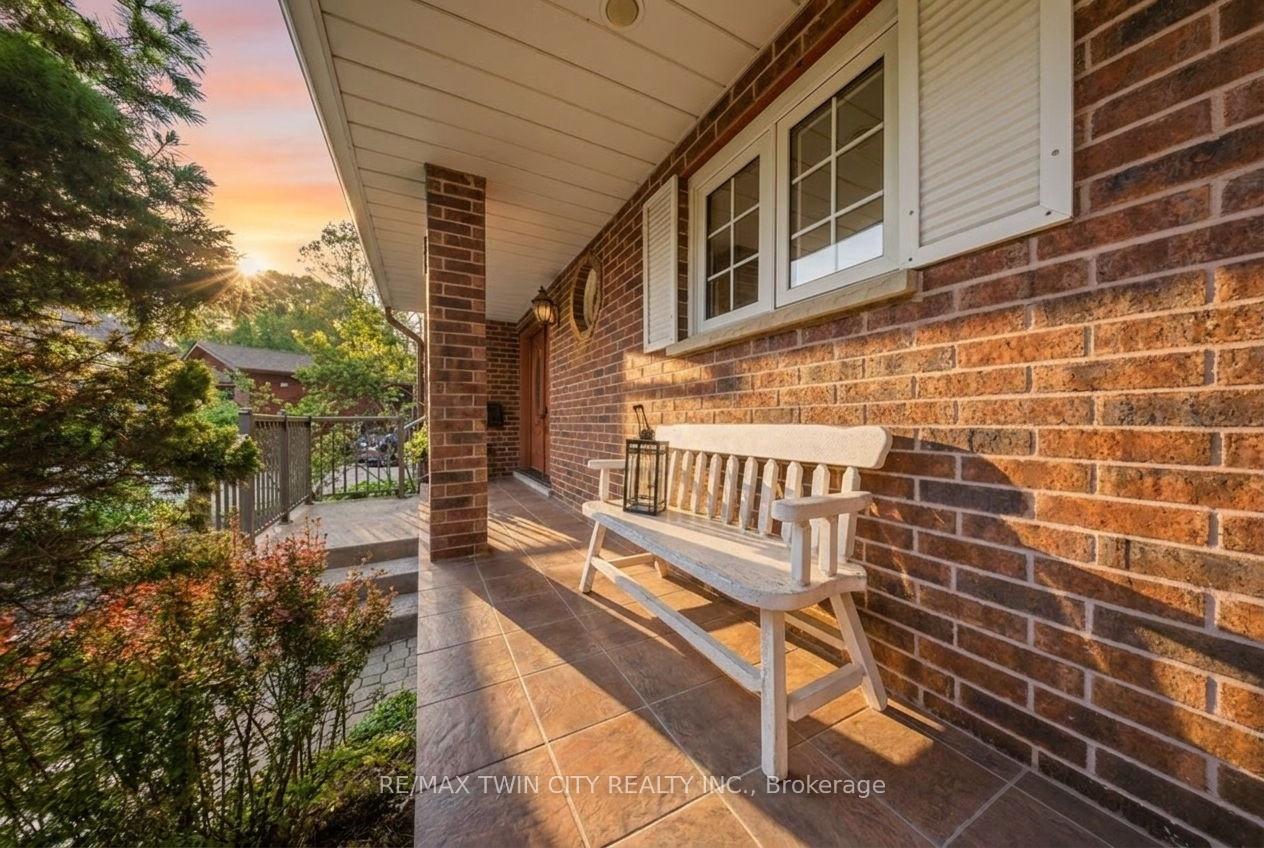 10 Riva Ridge, Brantford — photo 4 of 5