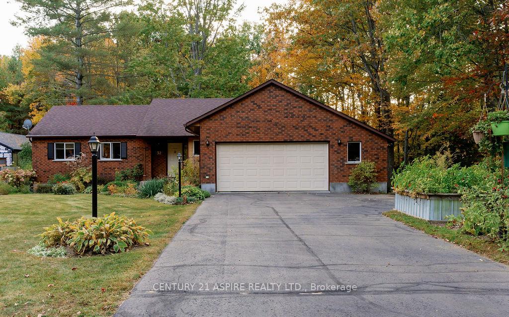 32 Country Lane, Petawawa — photo 2 of 5