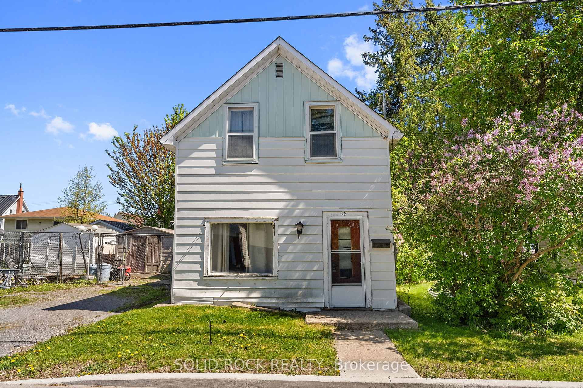 38 Hugh Street S, Arnprior, ON K7S 2V6 — Arnprior, Ontario