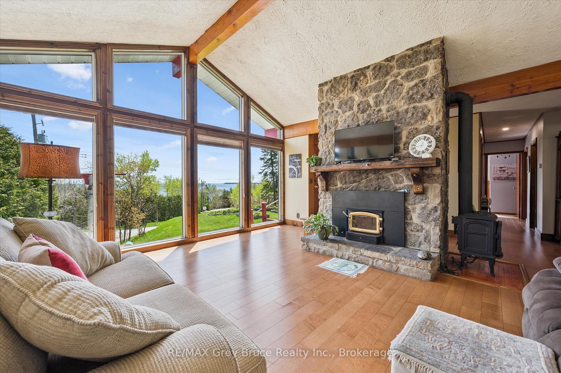 25 Shoreline Drive, Northern Bruce Peninsula — photo 4 of 5