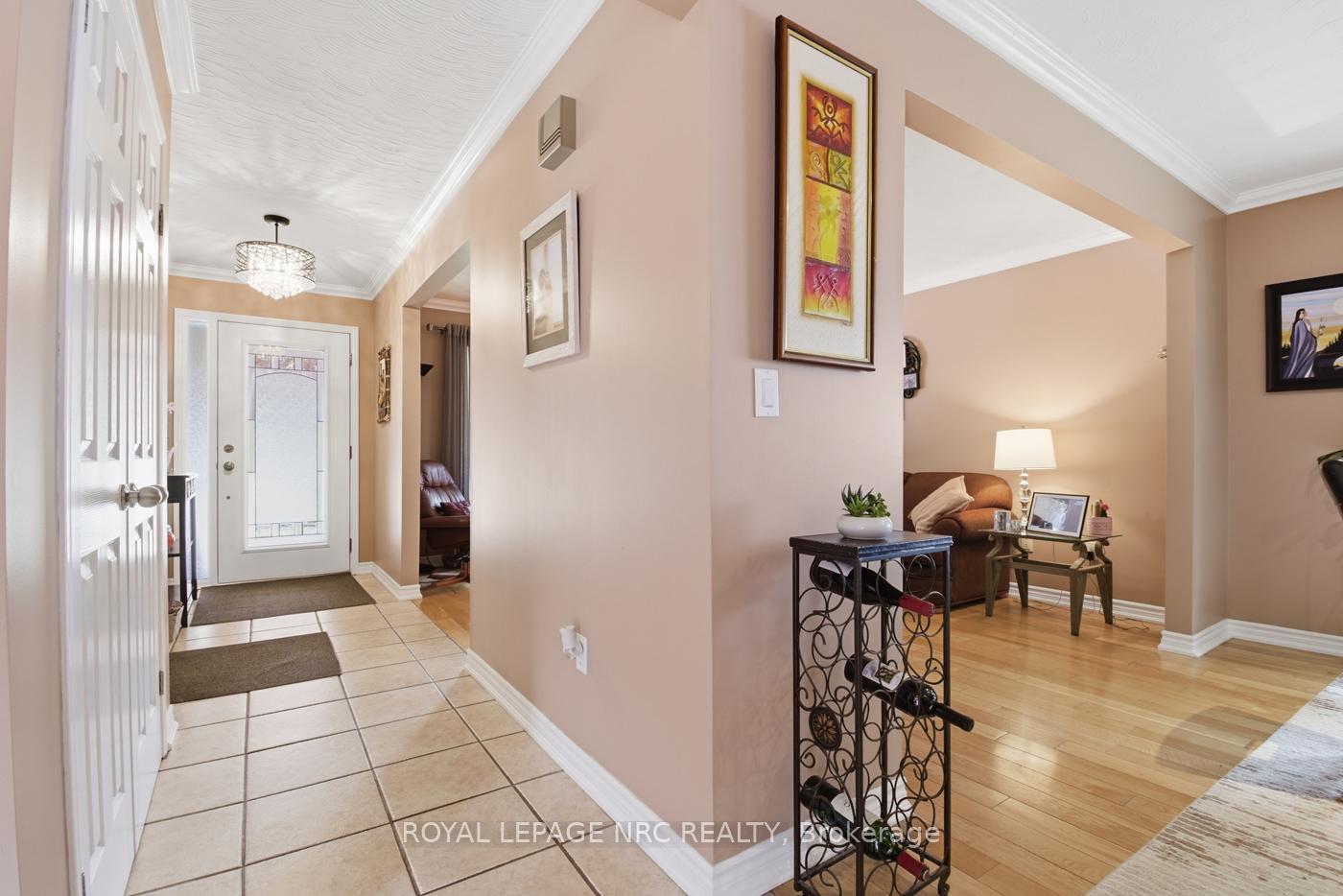 27 WOODRUSH Avenue, Welland — photo 4 of 5