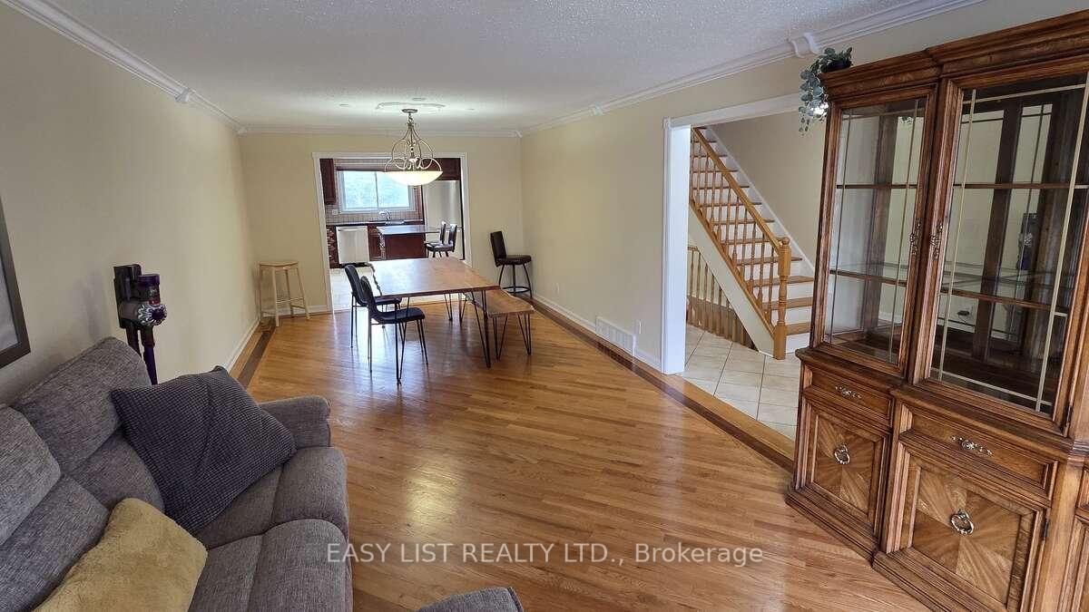 35 Ivylea Street, South of Baseline to Knoxdale — photo 3 of 5