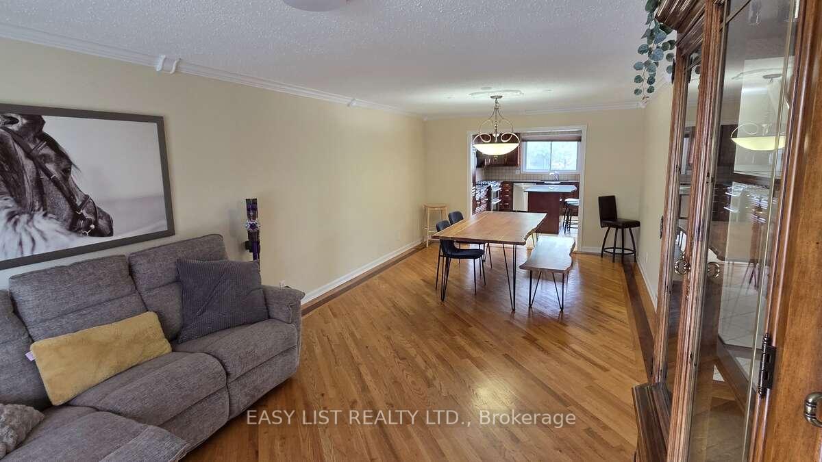 35 Ivylea Street, South of Baseline to Knoxdale — photo 4 of 5