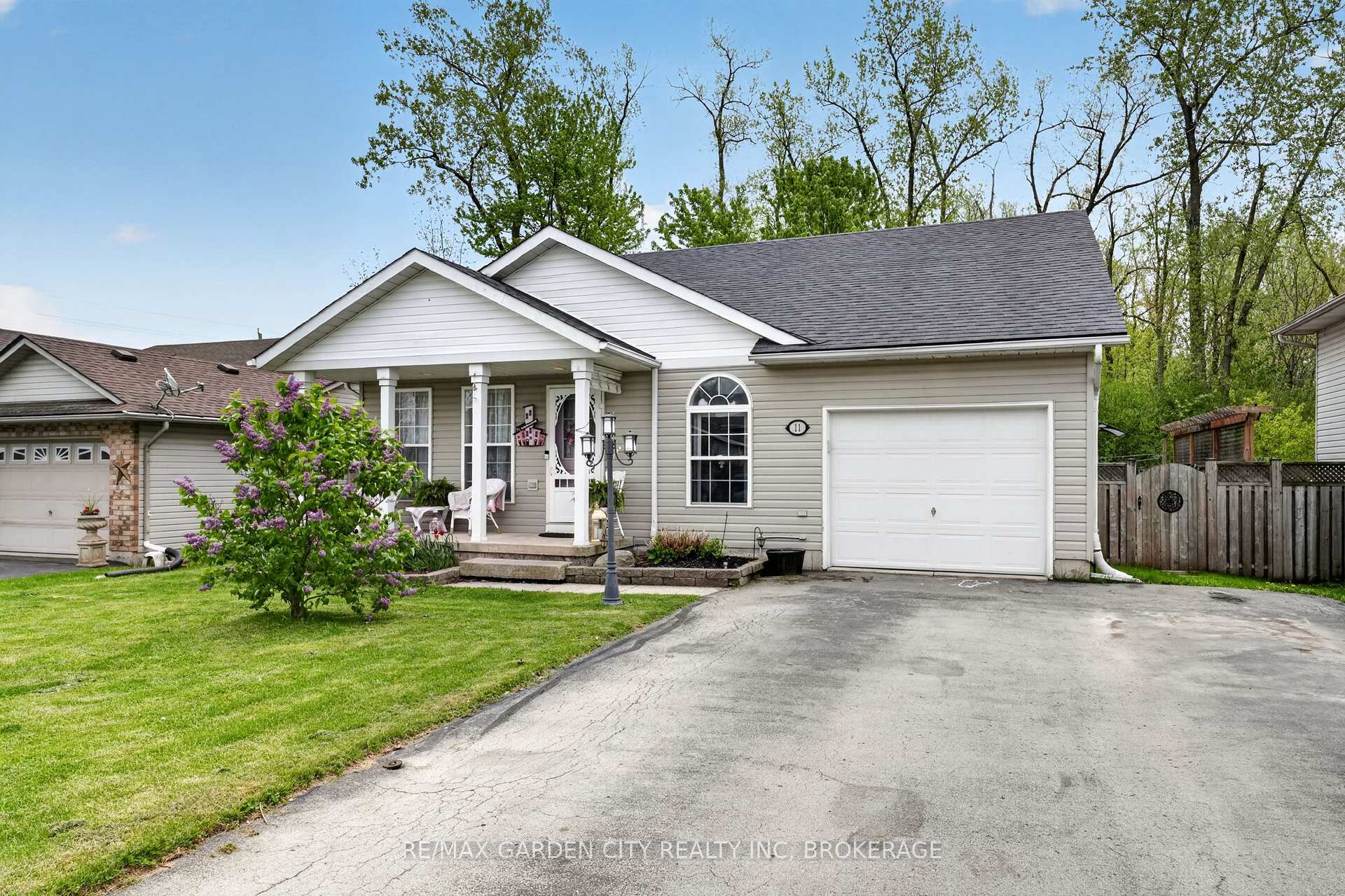 11 Rochelle Crescent, Fort Erie, ON L0S 1N0 — Fort Erie, Ontario