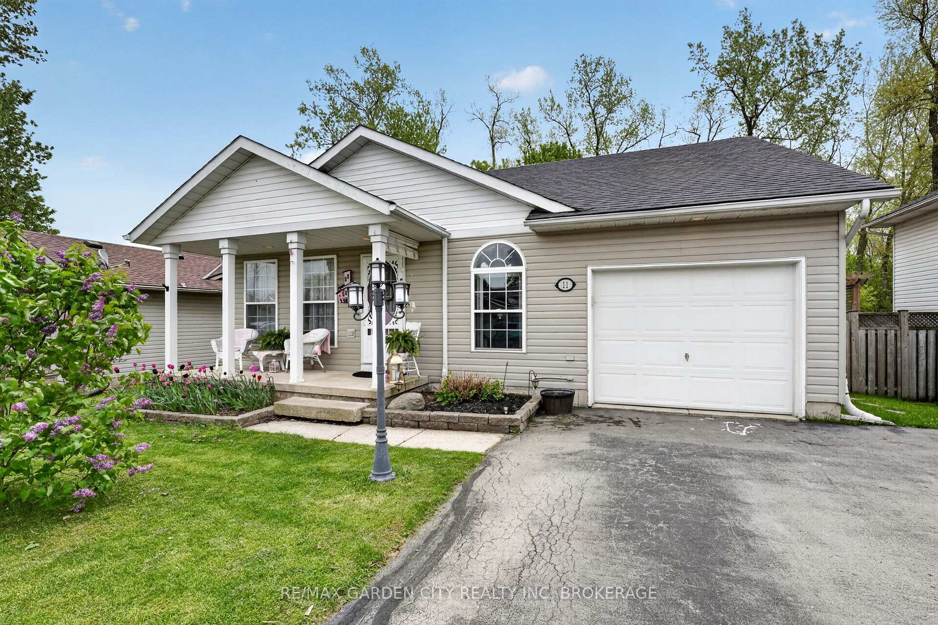 11 Rochelle Crescent, Fort Erie — photo 3 of 5