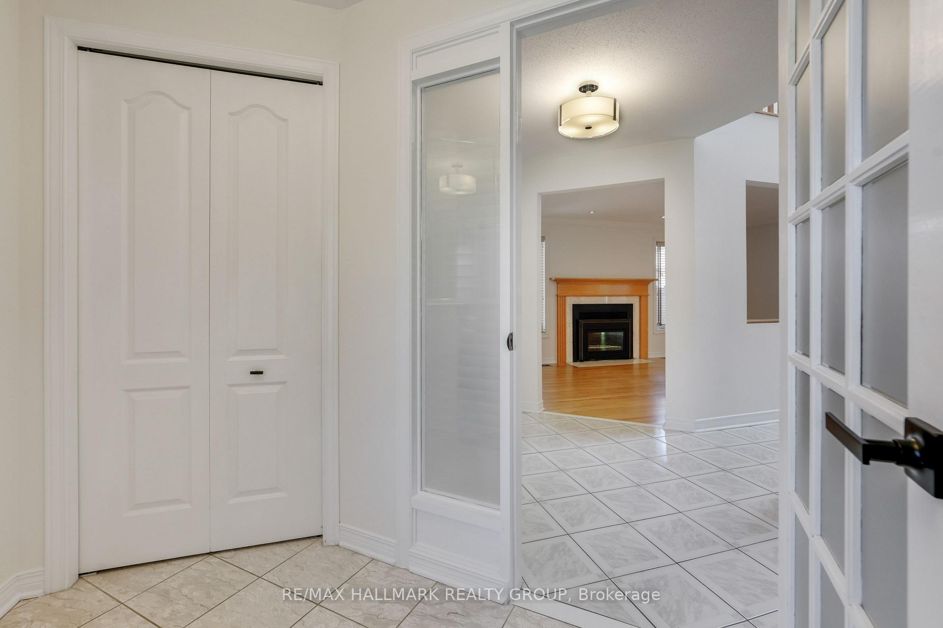 21 Dalecroft Crescent, South of Baseline to Knoxdale — photo 3 of 5