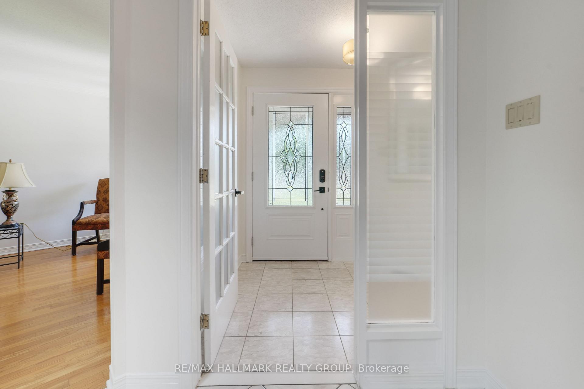 21 Dalecroft Crescent, South of Baseline to Knoxdale — photo 4 of 5