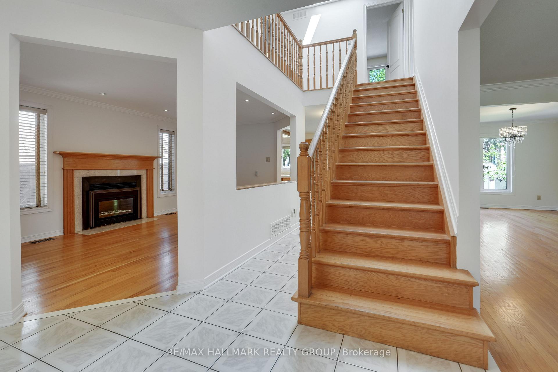 21 Dalecroft Crescent, South of Baseline to Knoxdale — photo 5 of 5