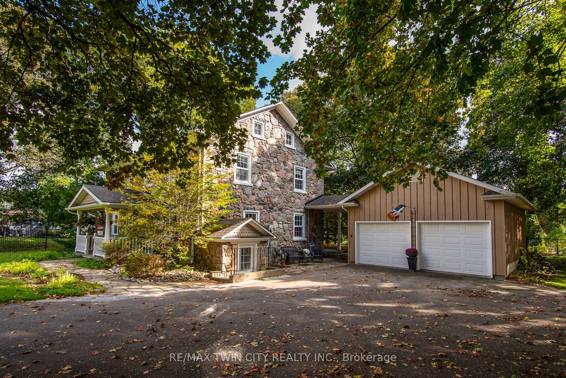 274 Woodridge Drive, Wilmot — photo 2 of 5