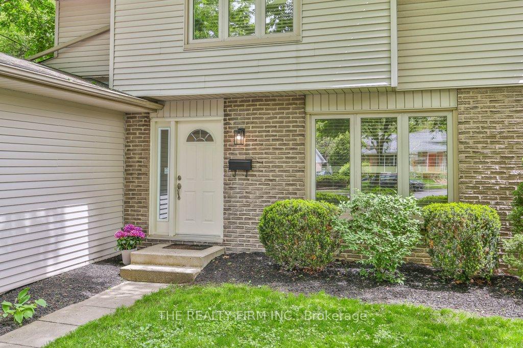 1584 ALDERSBROOK Road, London North — photo 2 of 5