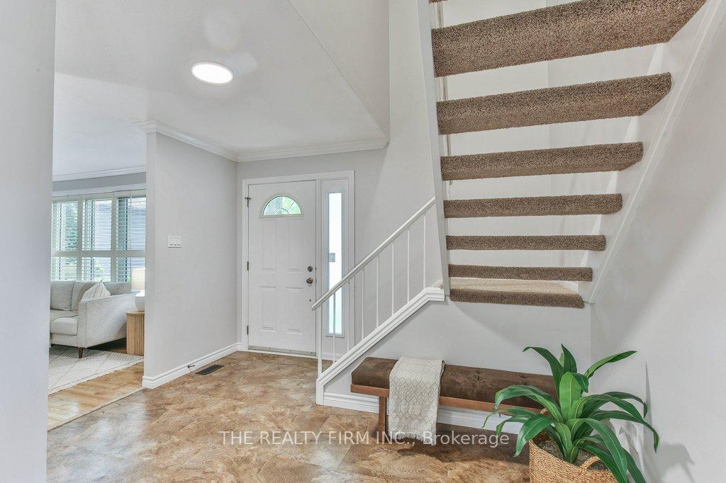 1584 ALDERSBROOK Road, London North — photo 3 of 5