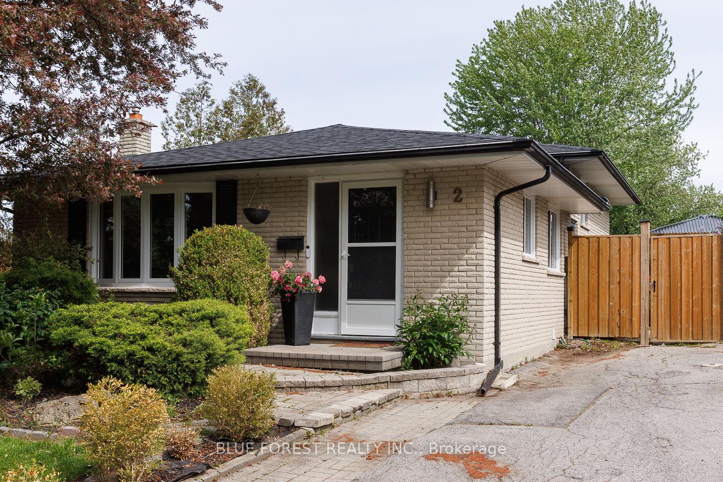 2 Surrey Crescent, London South, ON N6E 1T6 — London South, Ontario
