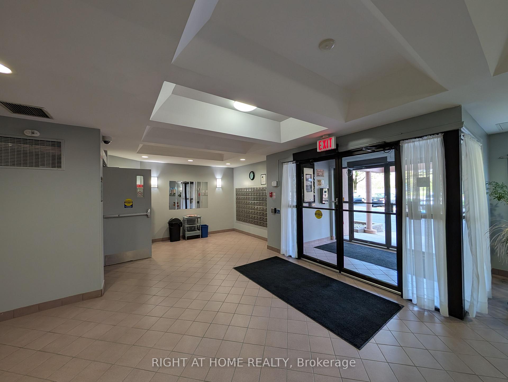 860 Commissioners Road E 408, London South — photo 2 of 5