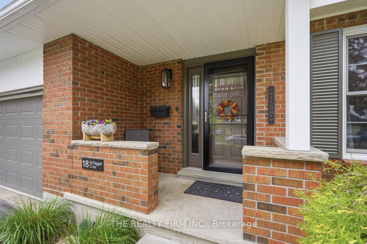 18 Mctaggart Crescent, London North — photo 2 of 5