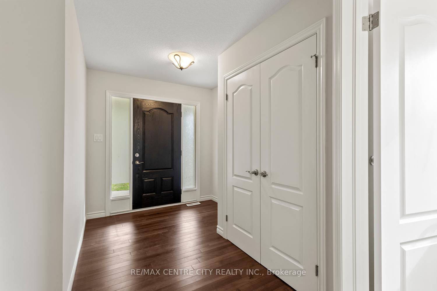 657 Tennent Avenue, London North — photo 3 of 5